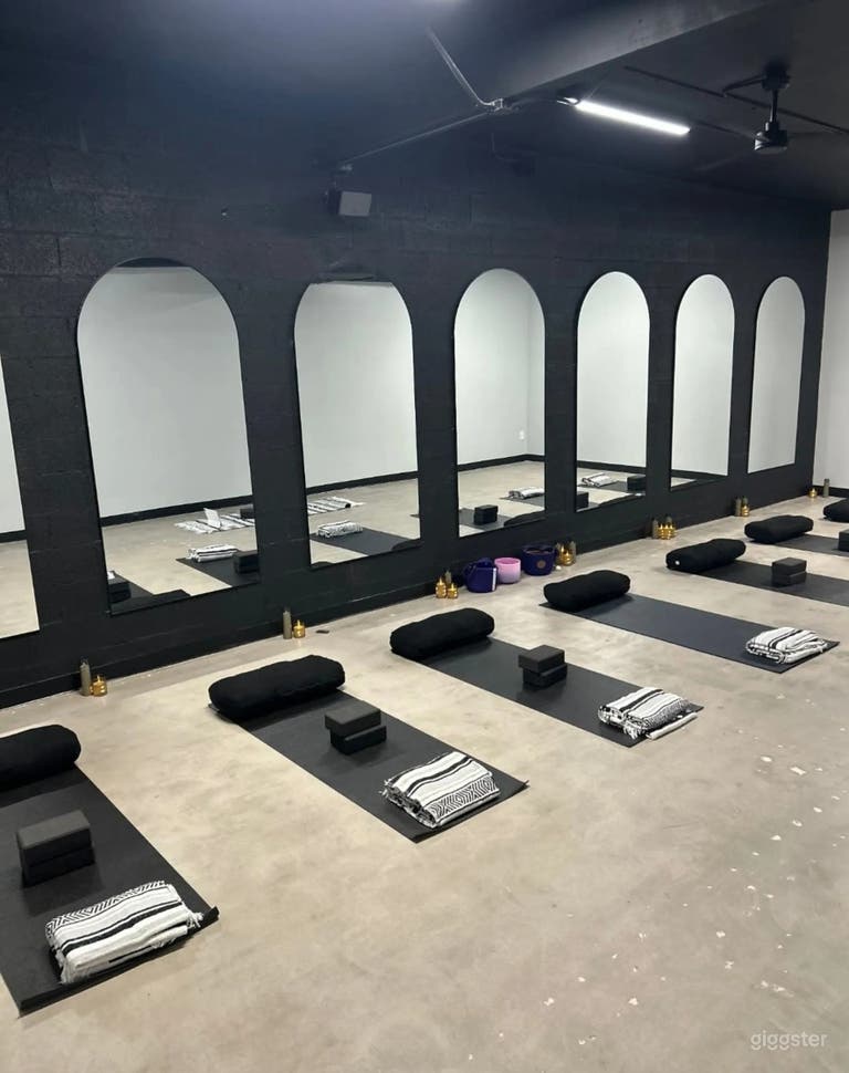  Un espace industriel moderne pour yoga ou danse 