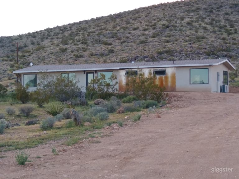  Mid-Century Mecca in the Desert 