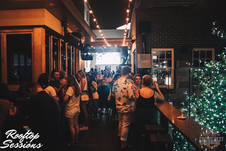  Le Crows Nest Hotel 