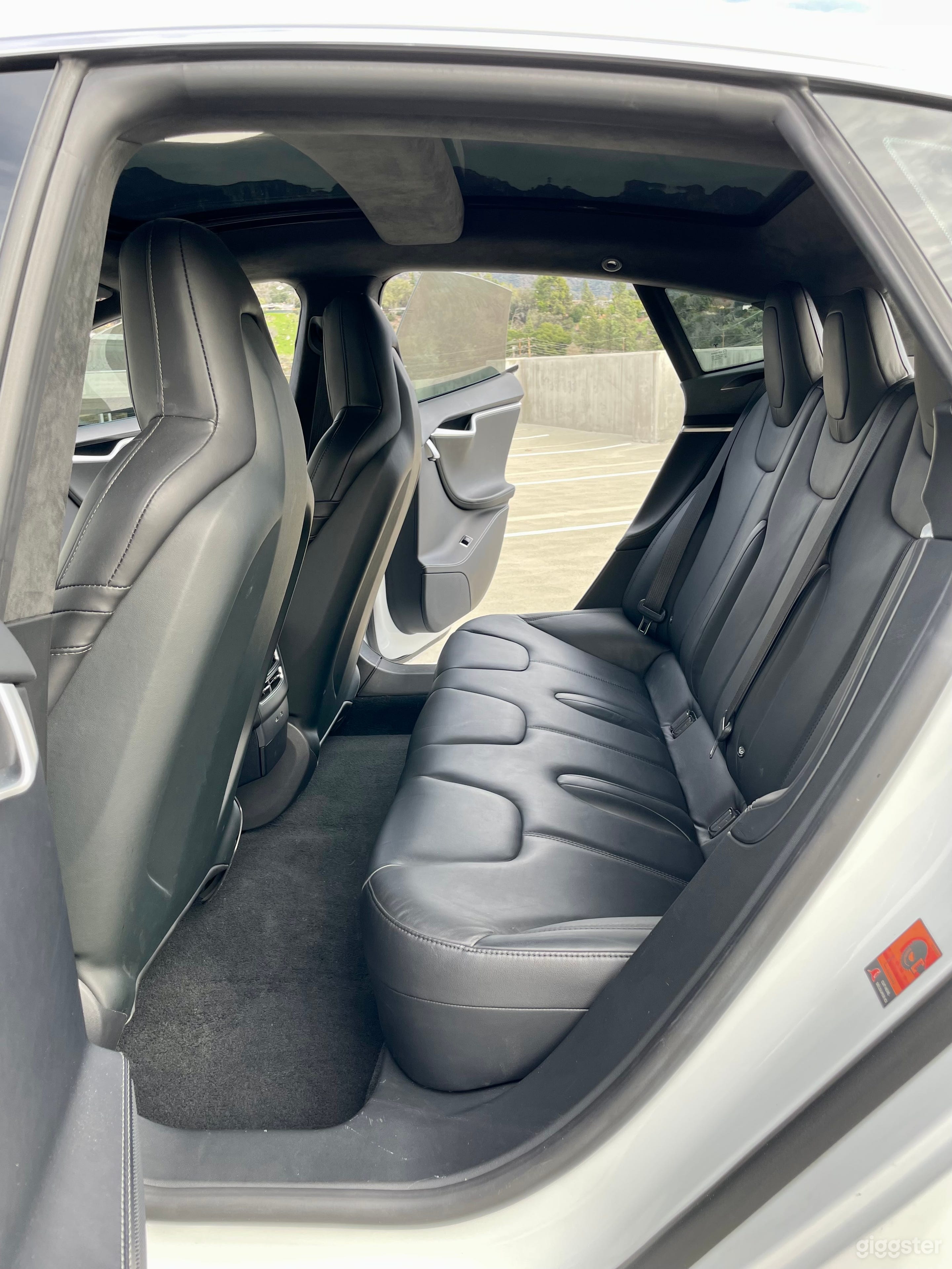 Tesla Model S 90D Photo 3