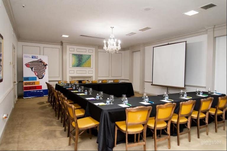  Sparkling Golden Room in Lancaster 