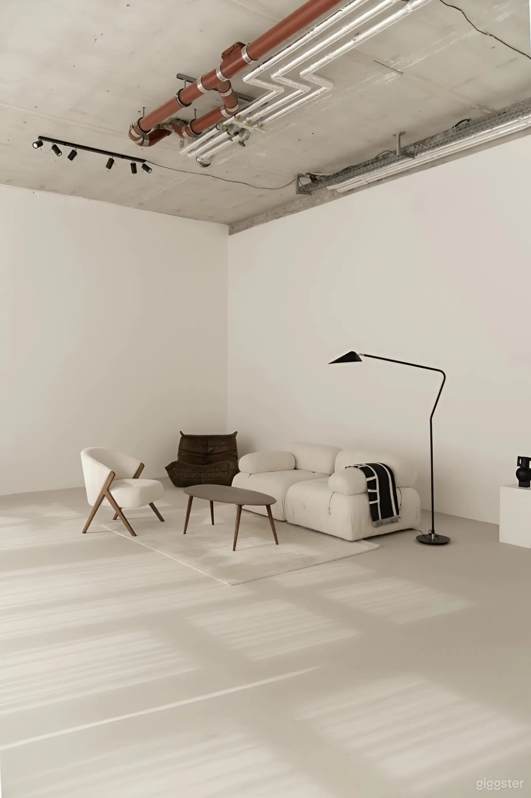 Möbliertes Tageslicht-Foto- und Kreativstudio in Berlin Foto 4