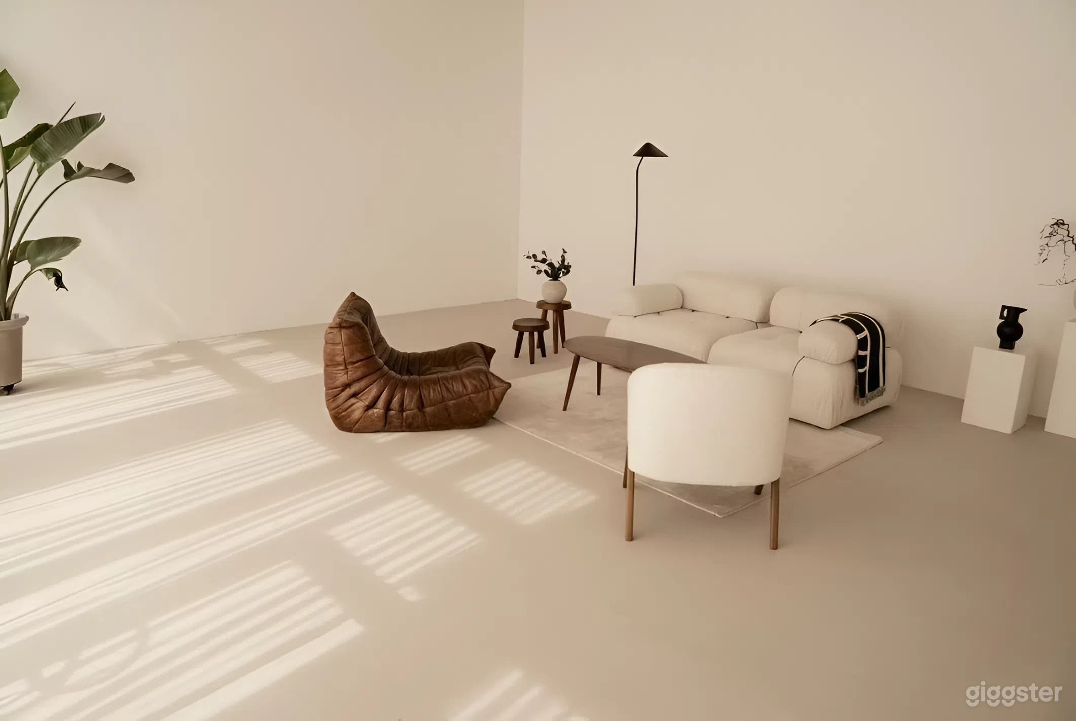 Möbliertes Tageslicht-Foto- und Kreativstudio in Berlin Foto 2