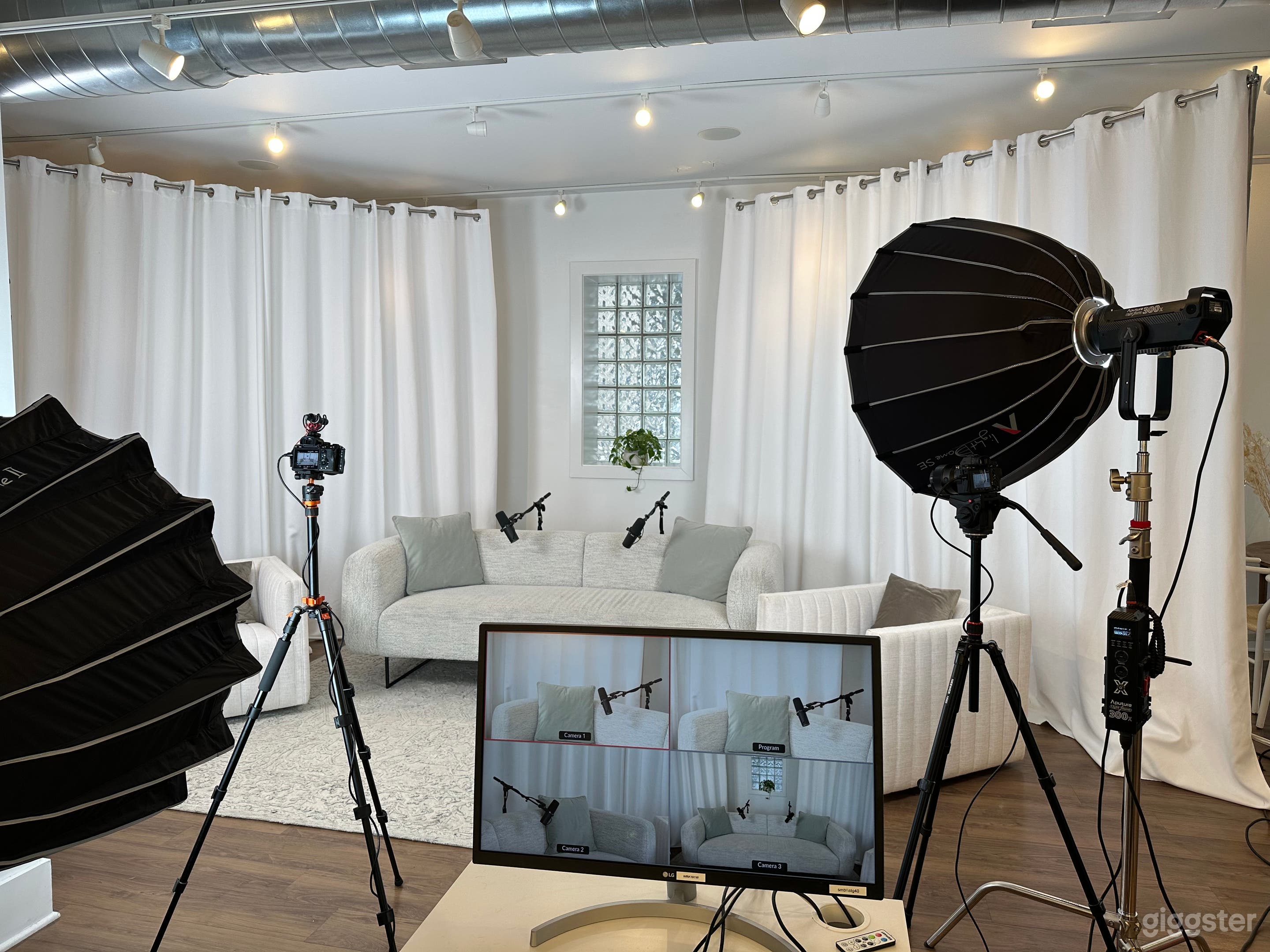 Music Row Podcasting Studio Photo 2