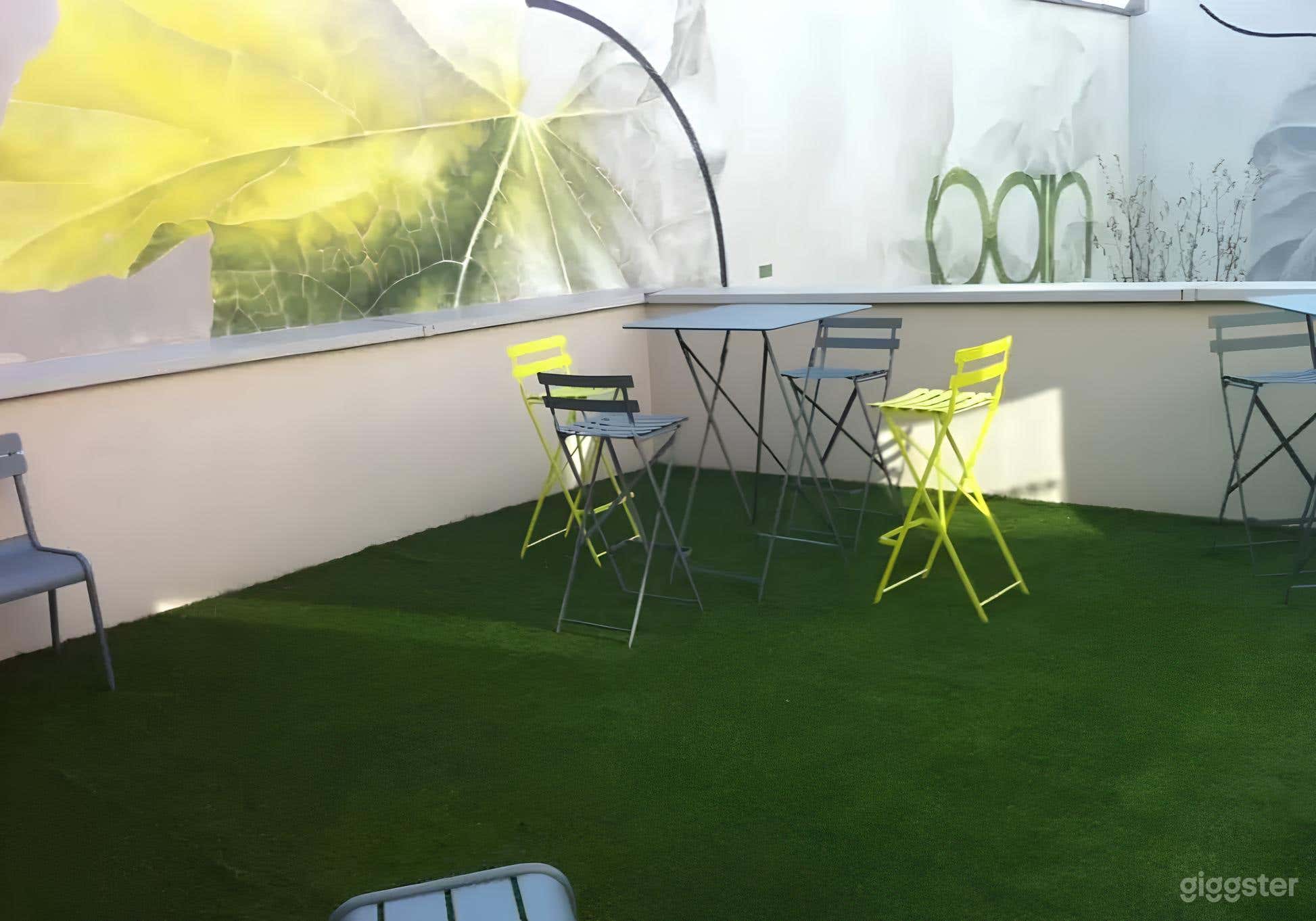 Elegant Private Lounge in Paris Photo 2