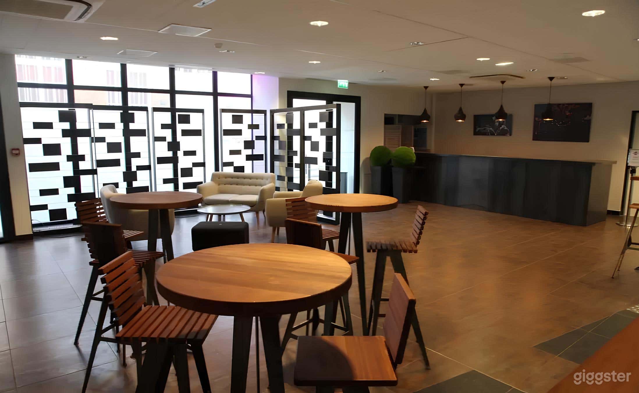 Elegant Private Lounge in Paris Photo 4