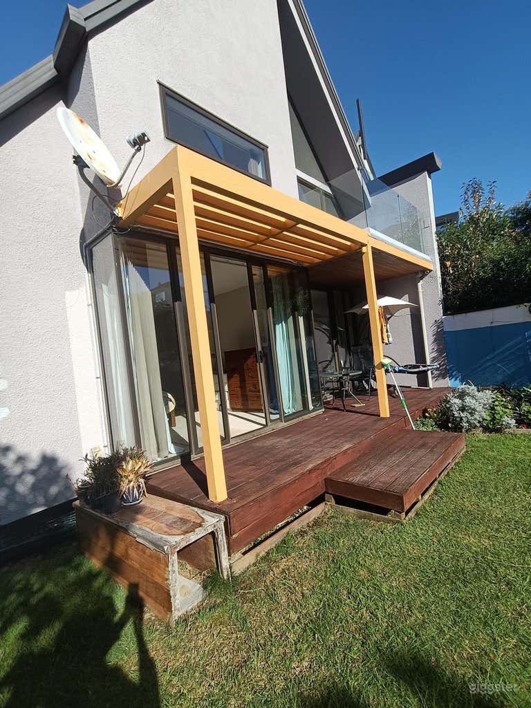  Sleek Modern Backyard with Luxe Minimalist Aesthetic 