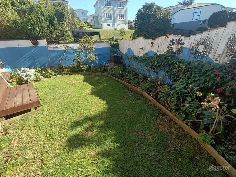  Sleek Modern Backyard with Luxe Minimalist Aesthetic 