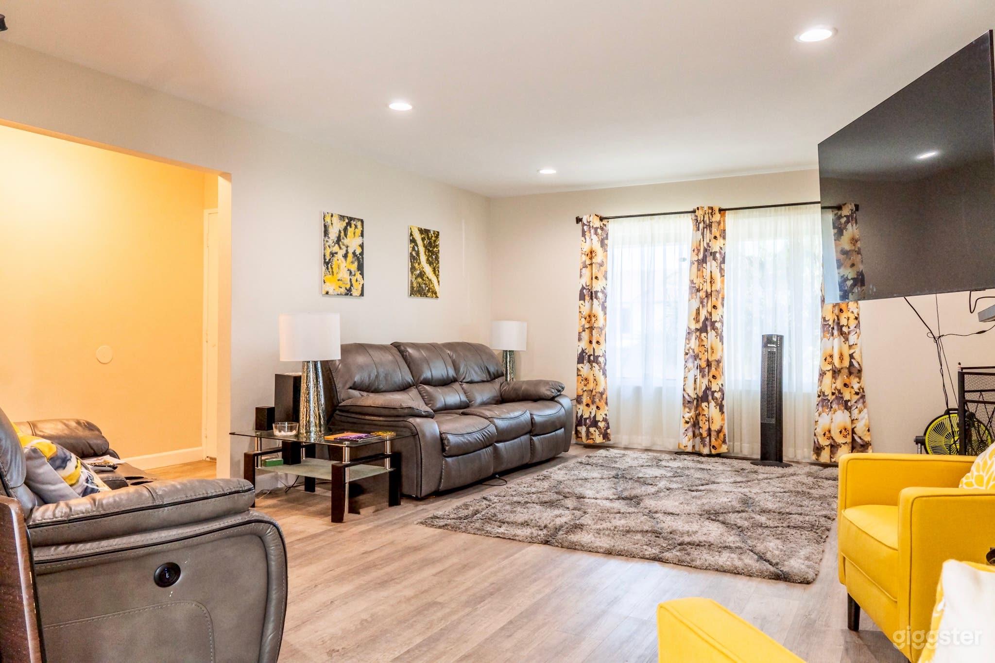 Charming 60's/70's Style Condo Photo 4