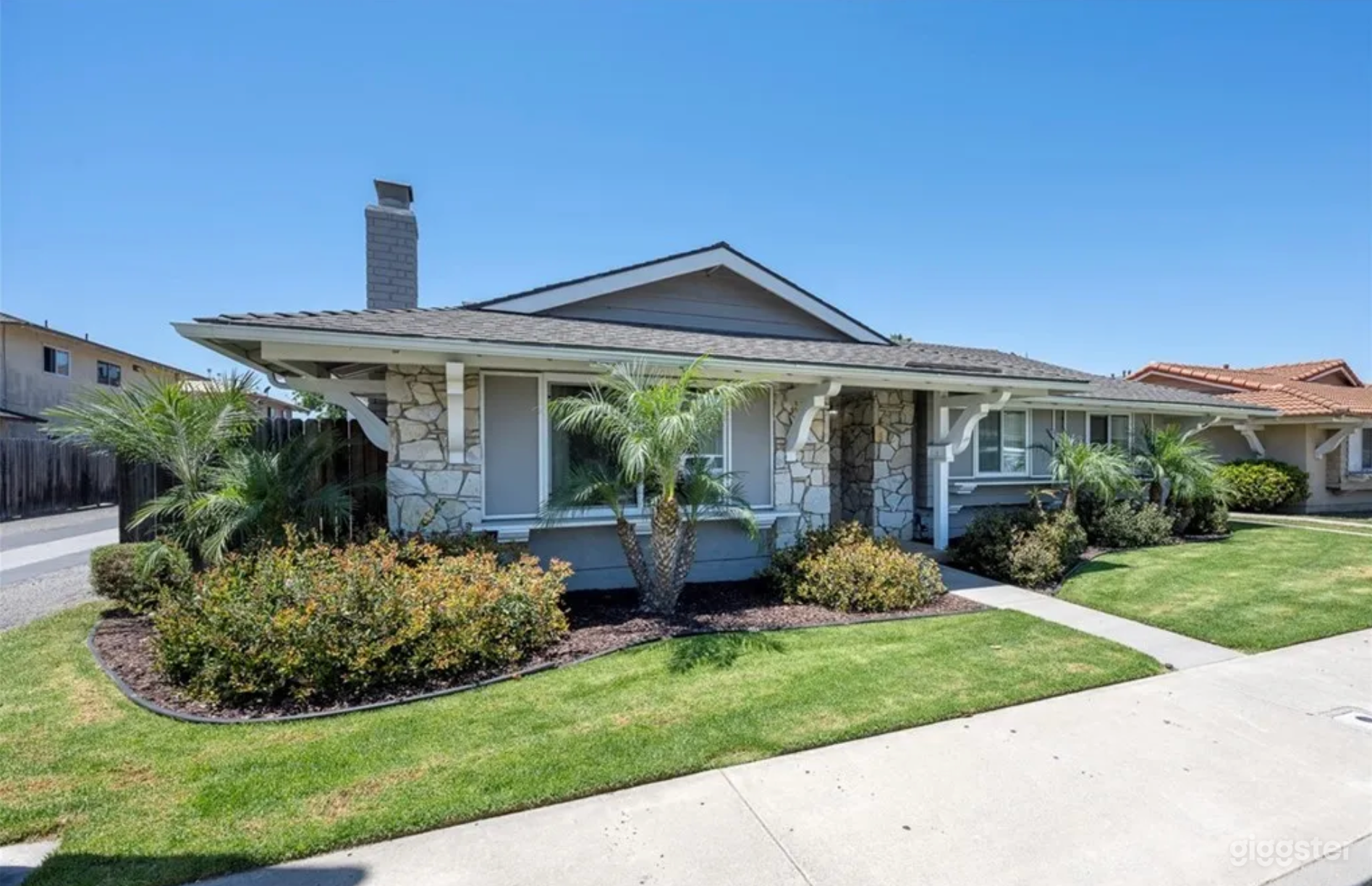 Charming 60's/70's Style Condo Photo 1