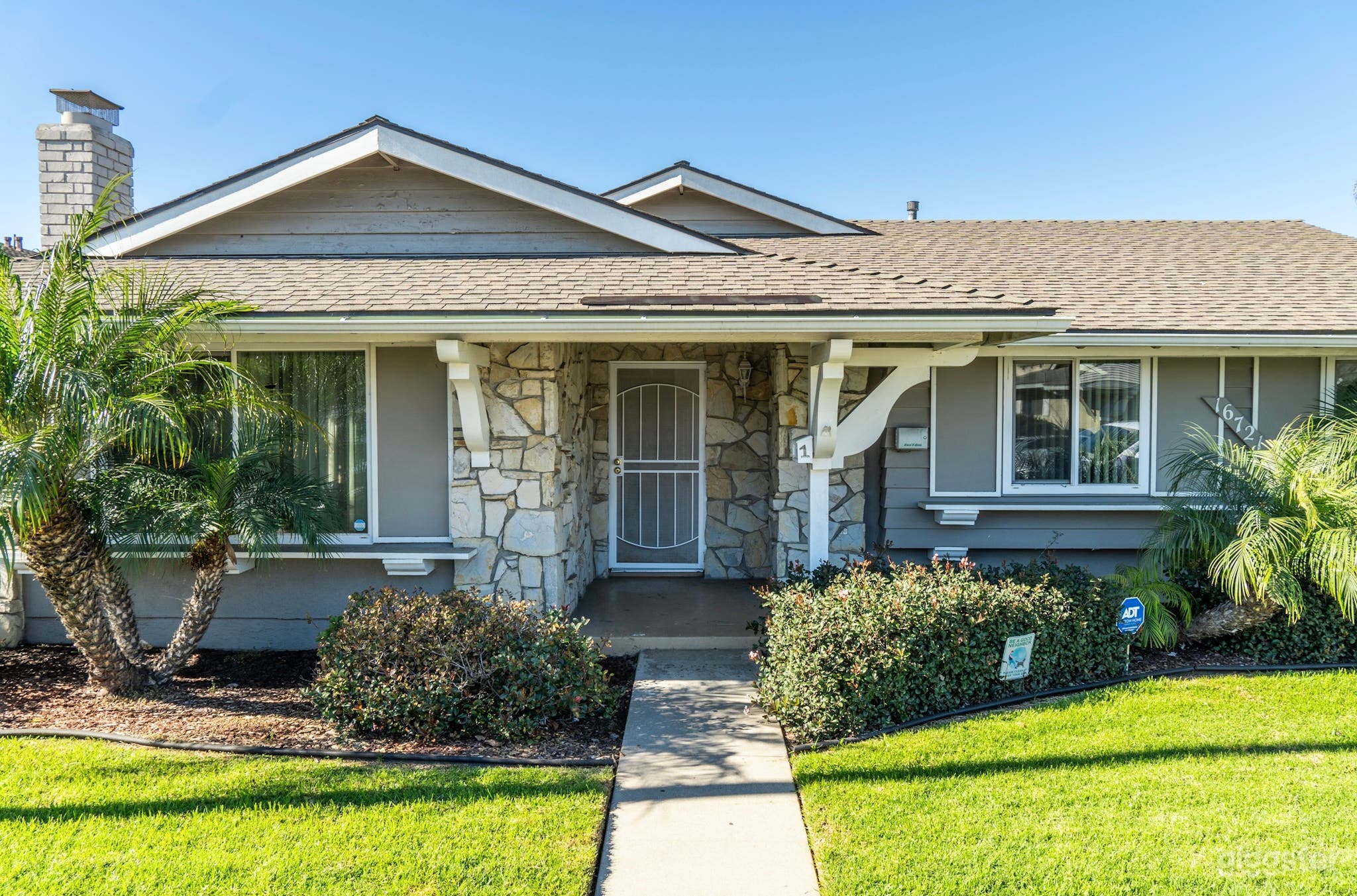 Charming 60's/70's Style Condo Photo 2