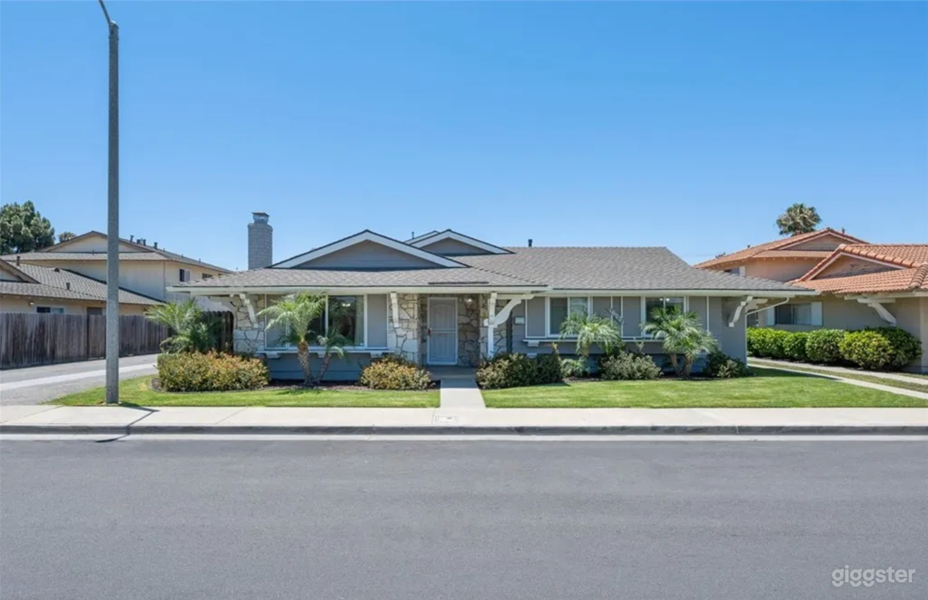 Charming 60's/70's Style Condo Photo 3
