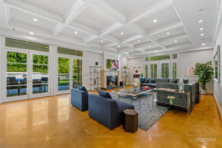  NEO-CLASSICAL LUXURY ESTATE: PERFECT SET SPACE 
