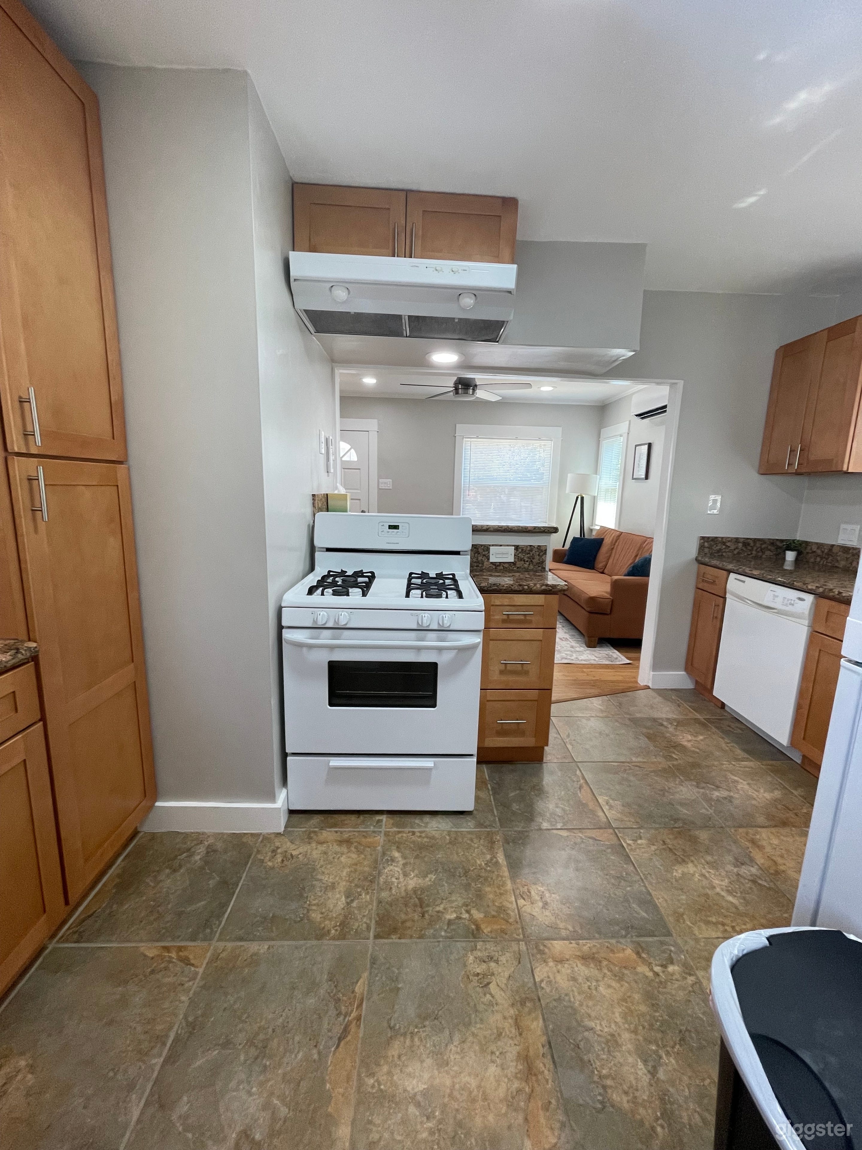 Modern 1920s Bungalow Craftsman Photo 4