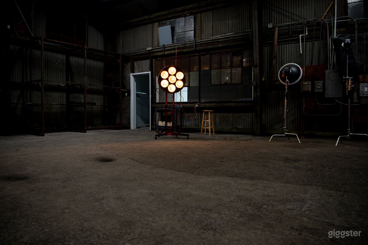 Studio With Metal Raw Hangar  Photo 4