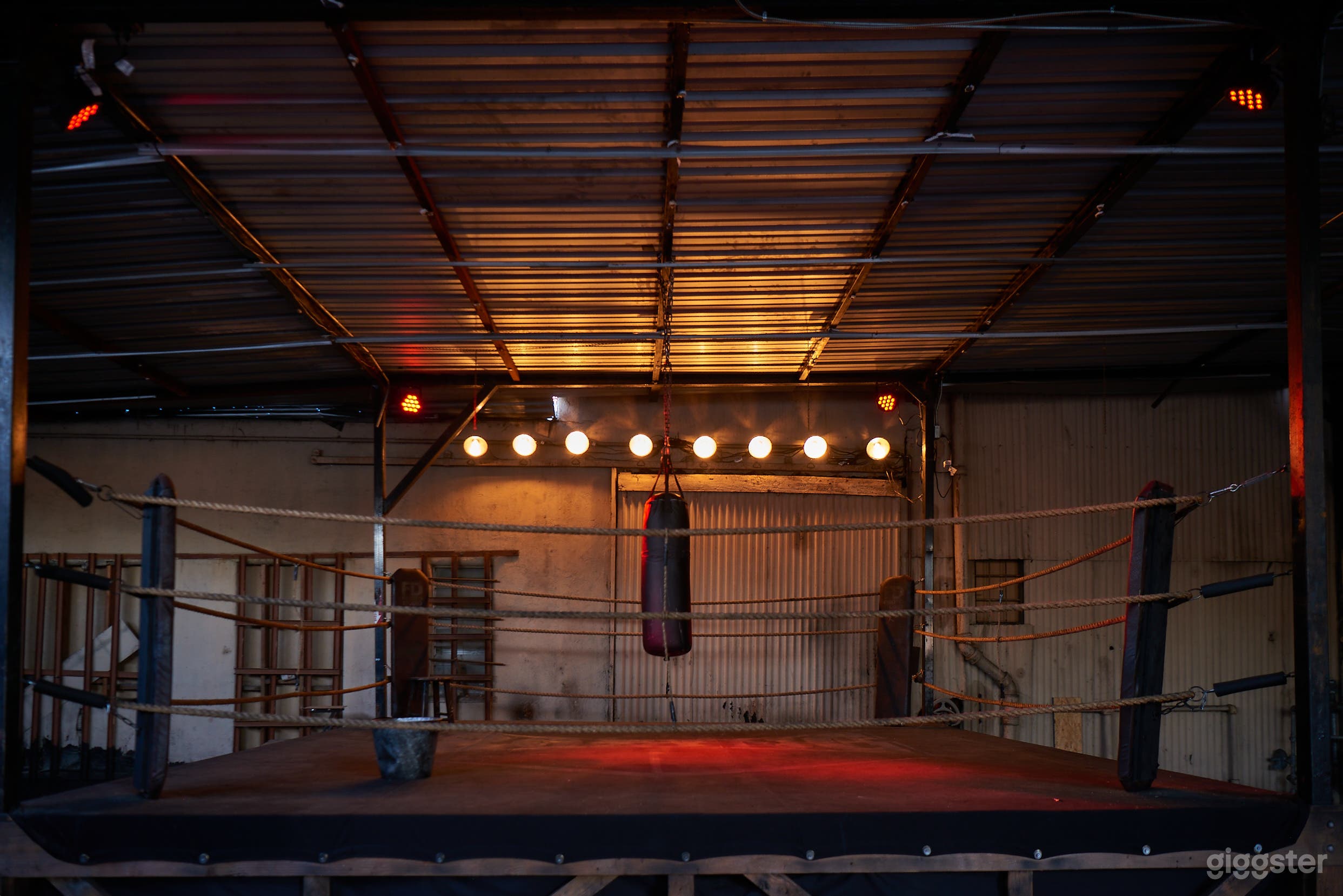 Studio With Metal Raw Hangar  Photo 3