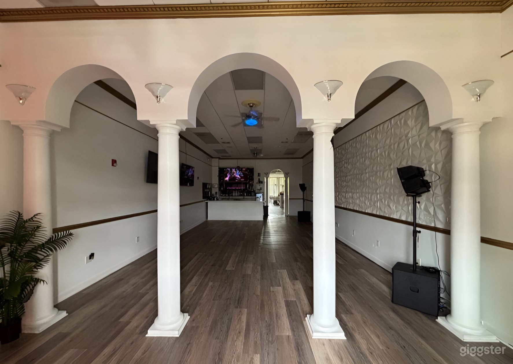 Versatile Upscale Lounge &amp; Event Space Photo 4