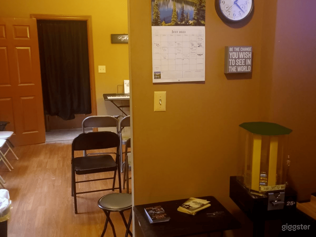 Cozy Gallery in Harvey, Illinois Photo 1