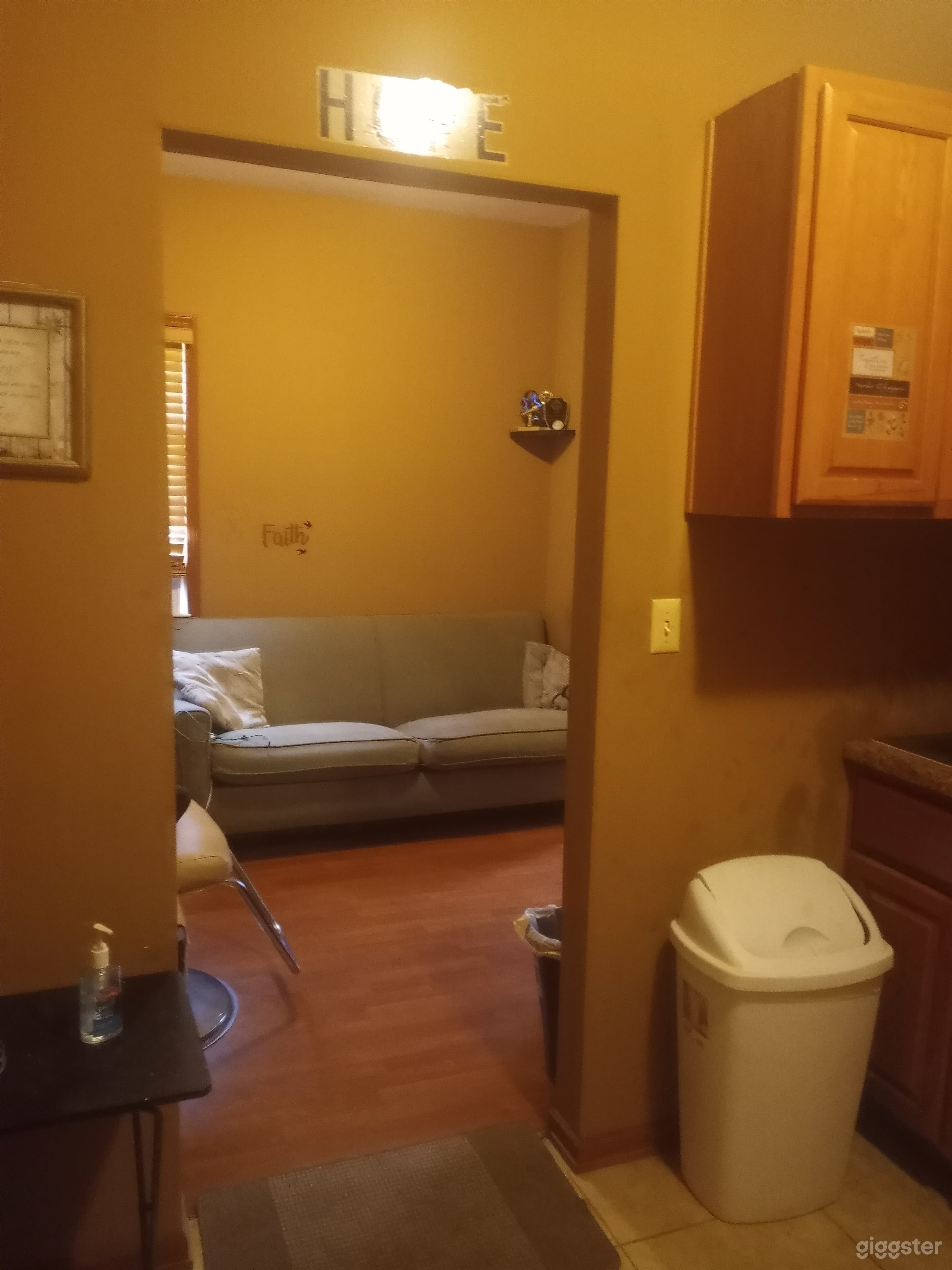 Cozy Gallery in Harvey, Illinois Photo 4