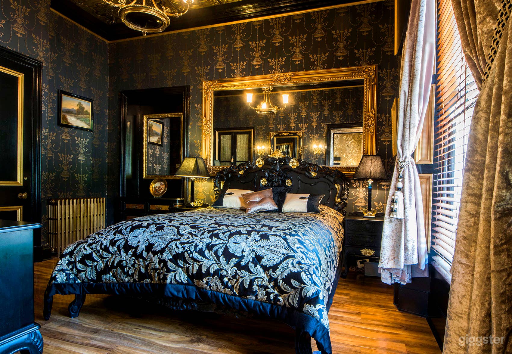 Gatsby Suite in a Mansion Photo 1