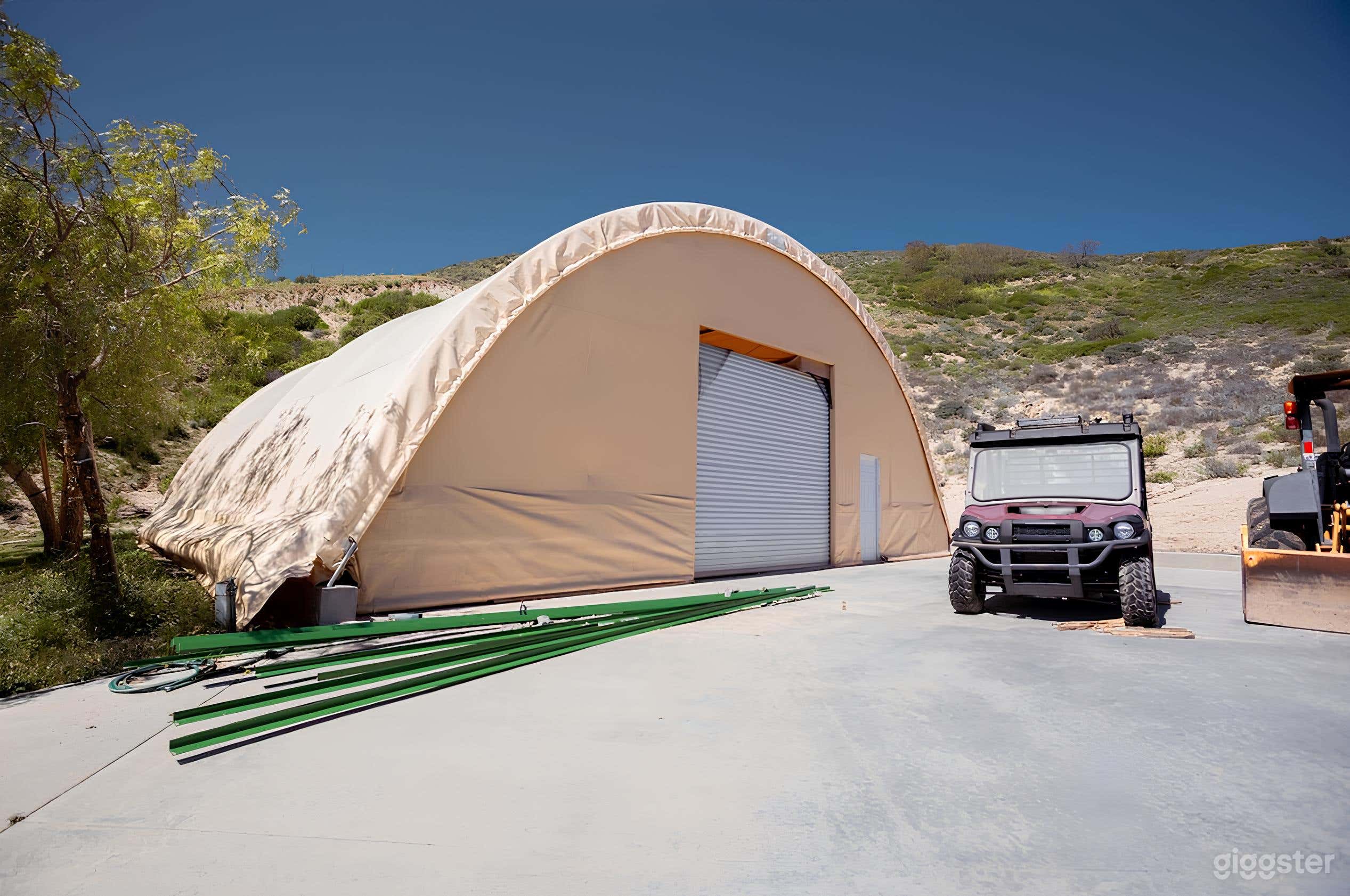 Hangar with vintage Cars within a 400 acres ranch Photo 1