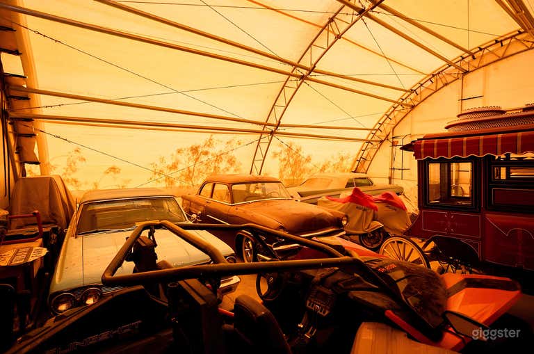  Hangar with vintage Cars within a 400 acres ranch 