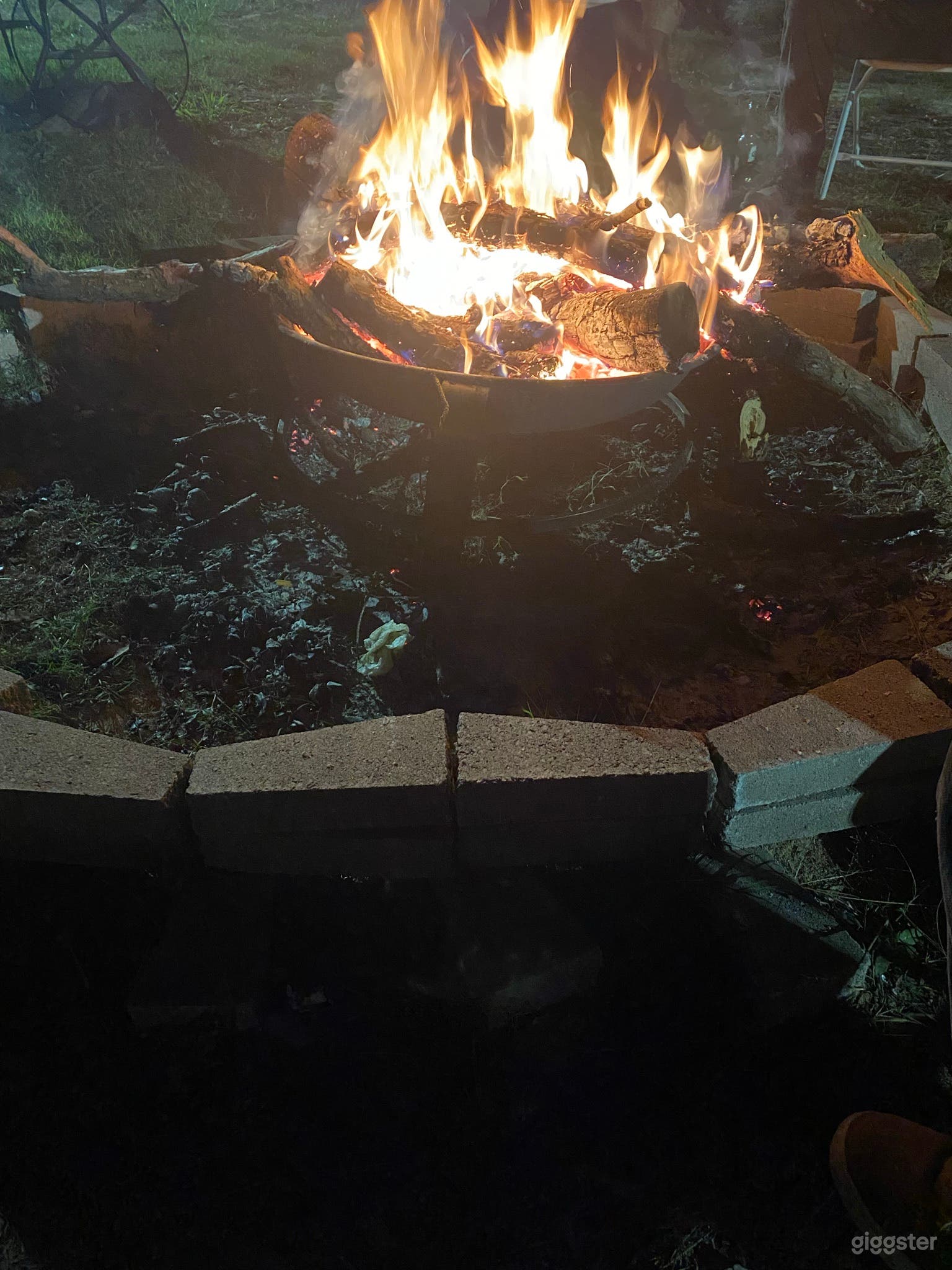 Outdoor fire pits brings nightlife alive in the Village and keeps romance warm to the touch. 
