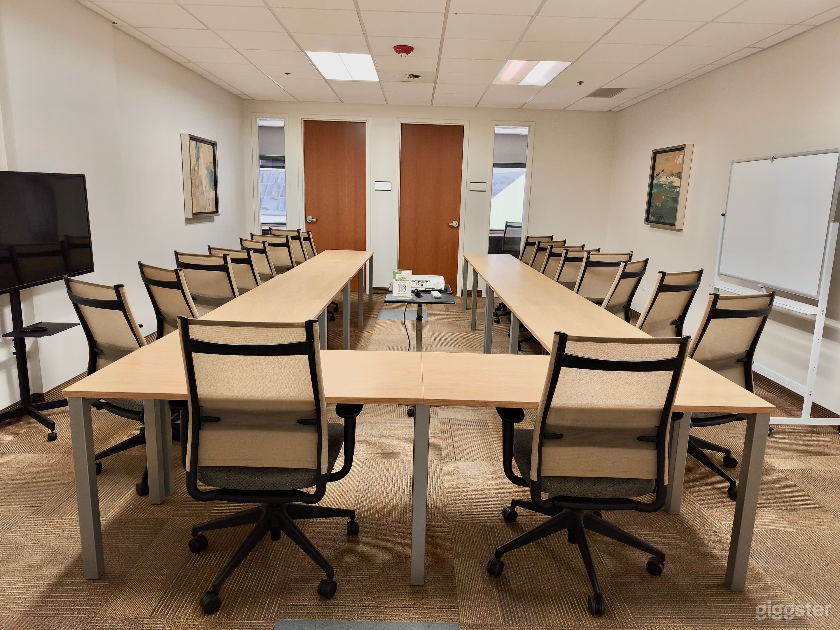 Spacious Shared Office Spaces on West Temple Photo 2