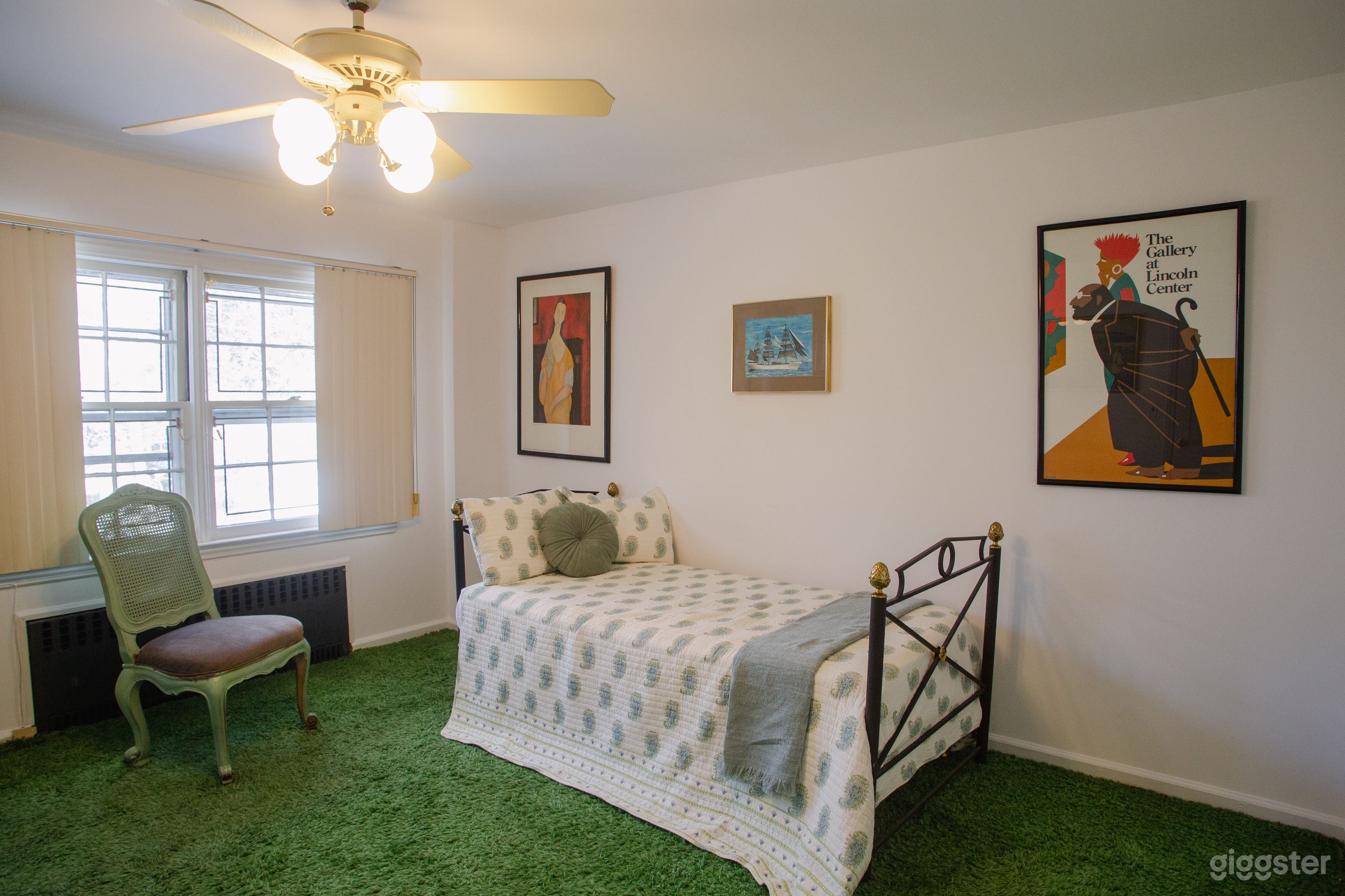 Vintage Gallery-Style Home w/ Retro-Chic Bathrooms Photo 3