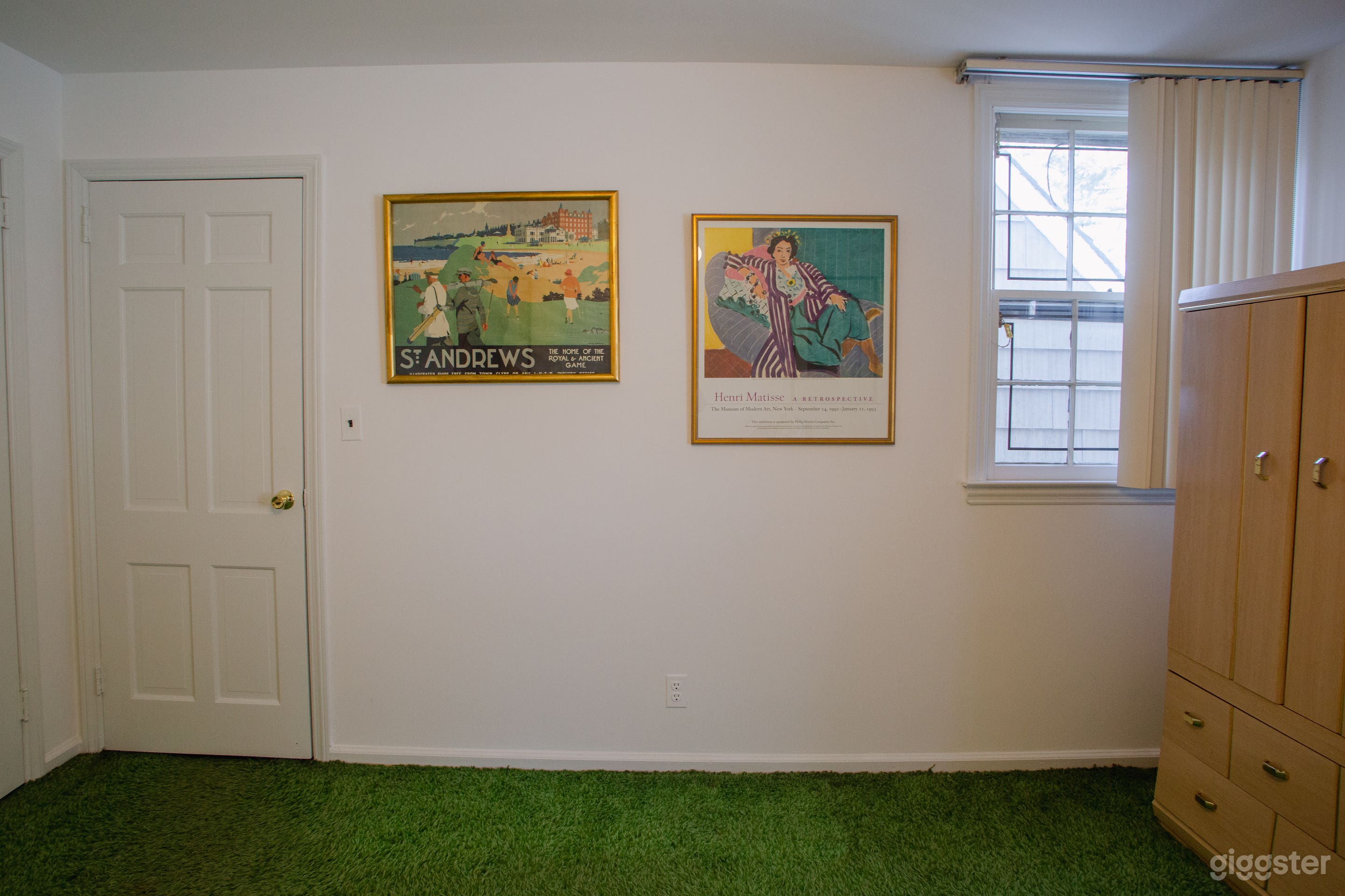 Vintage Gallery-Style Home w/ Retro-Chic Bathrooms Photo 4