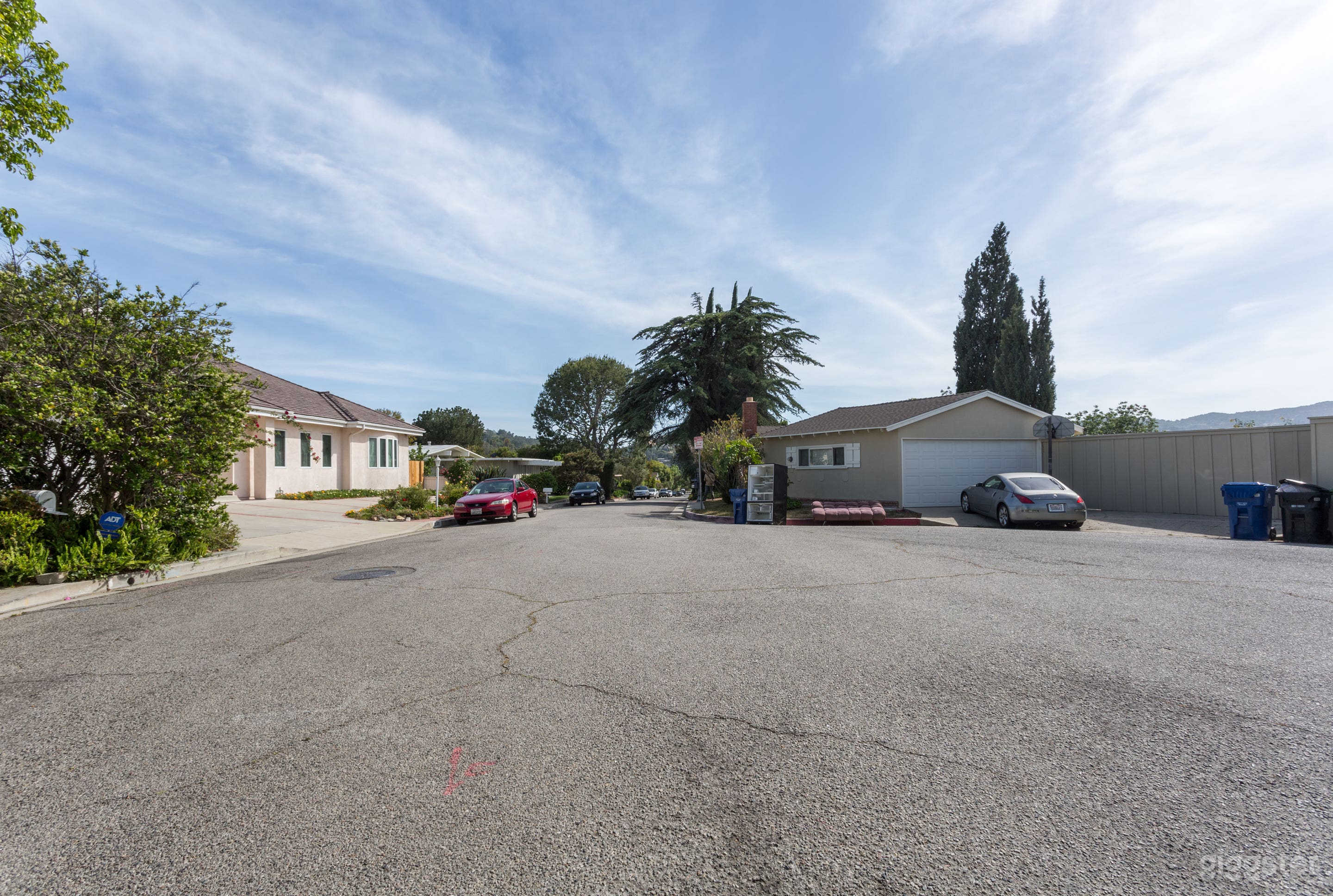 Glass-Walled House with 270 degrees City View Photo 4