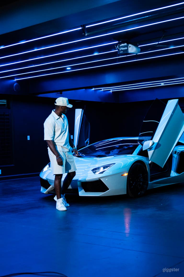  Stylish Content Creation and Gathering Space 