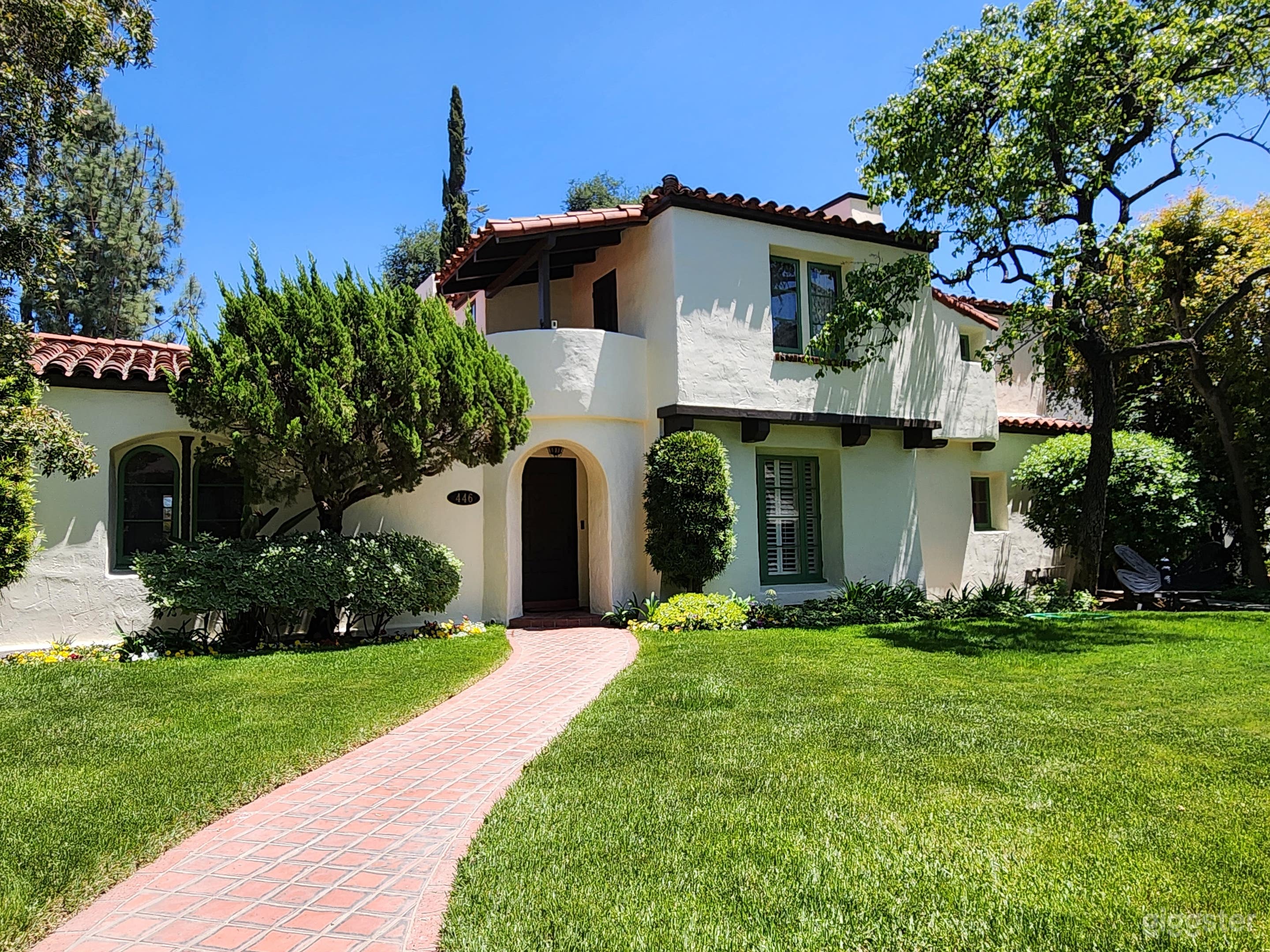 Spanish Revival on a Unique Private Cul-de-sac Photo 2