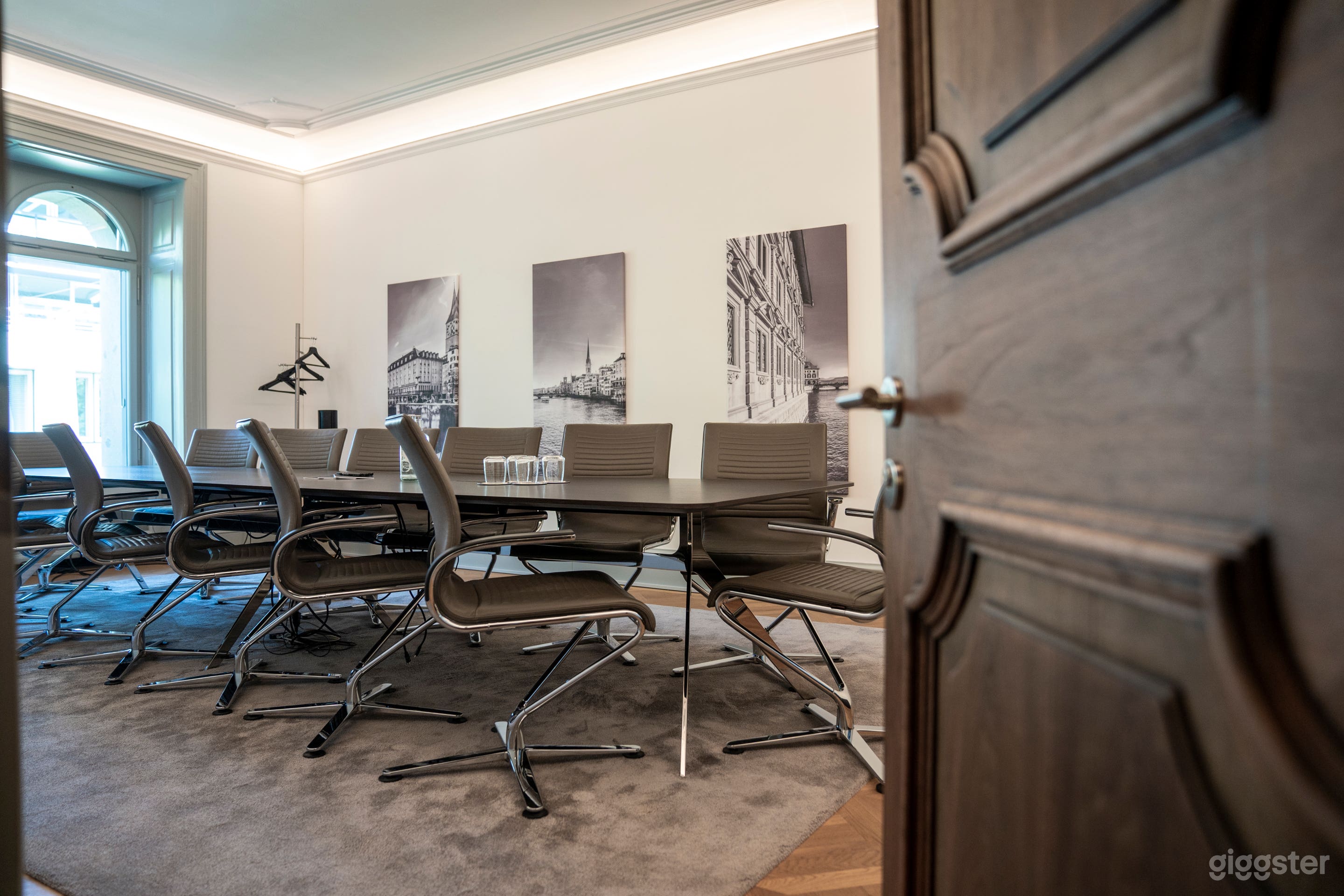 Cozy Limmat Meeting Room Photo 3