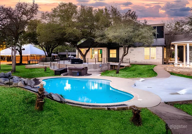  Privater Hill Country Pool mit Wasserfall & Whirlpool 