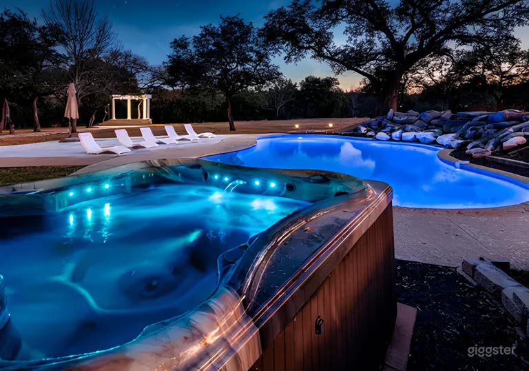  Privater Hill Country Pool mit Wasserfall & Whirlpool 
