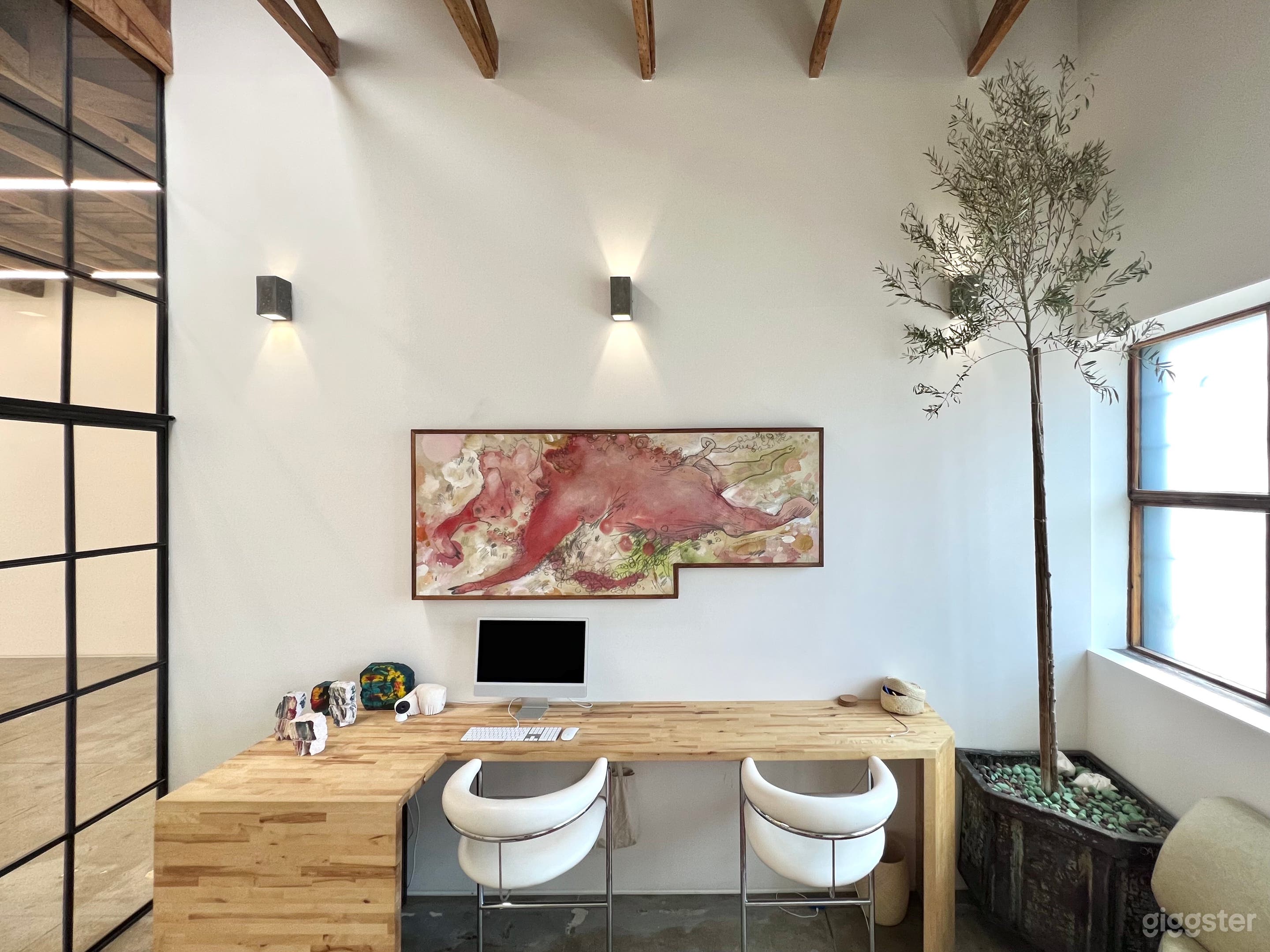 Stunning Shotgun Building with Exposed Beams Photo 3