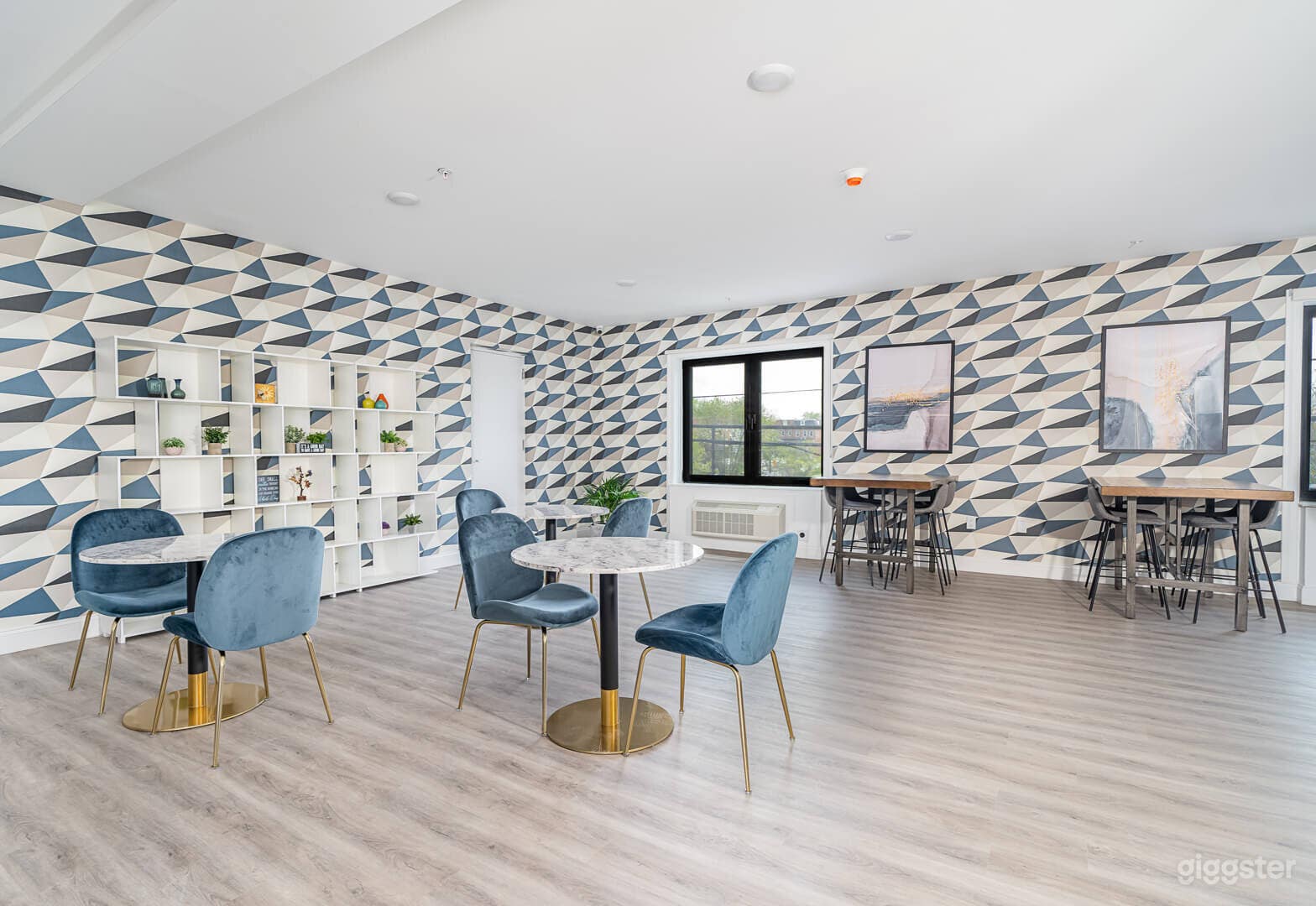 The Helix Lounge Photo 1