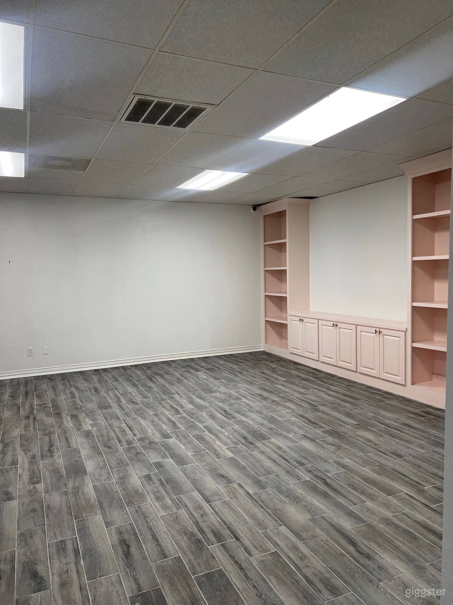  Modern Chic Event Space Photo 3