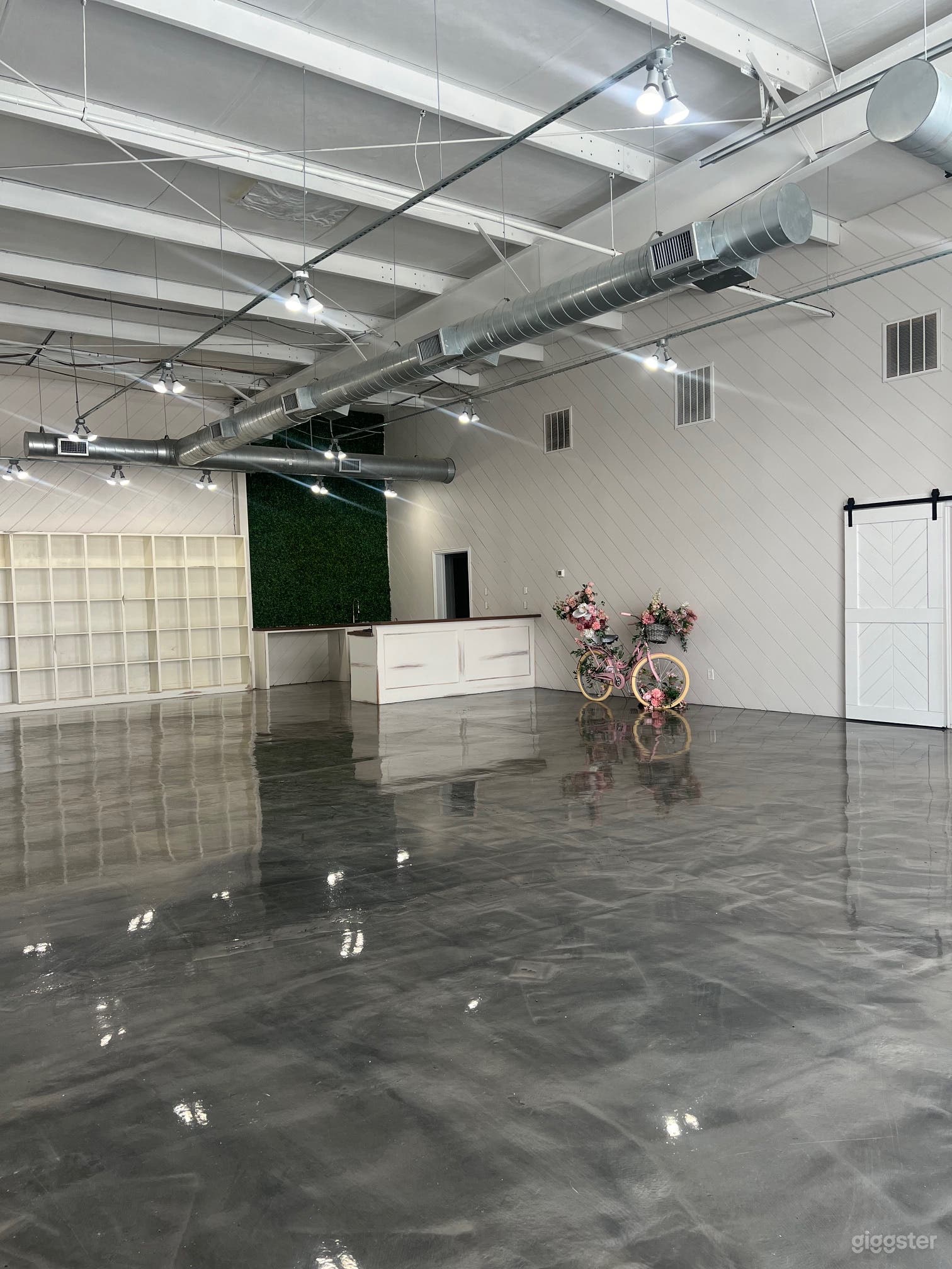  Modern Chic Event Space Photo 2