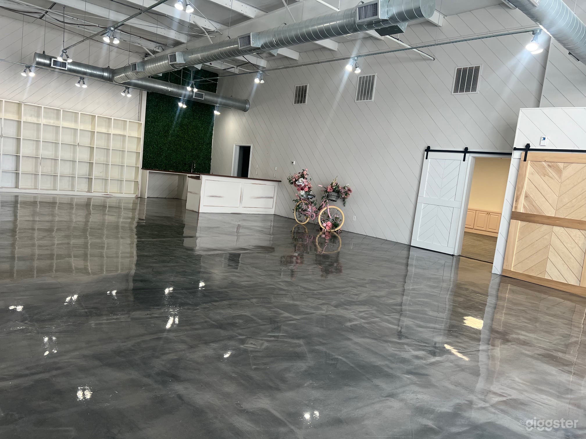  Modern Chic Event Space Photo 4