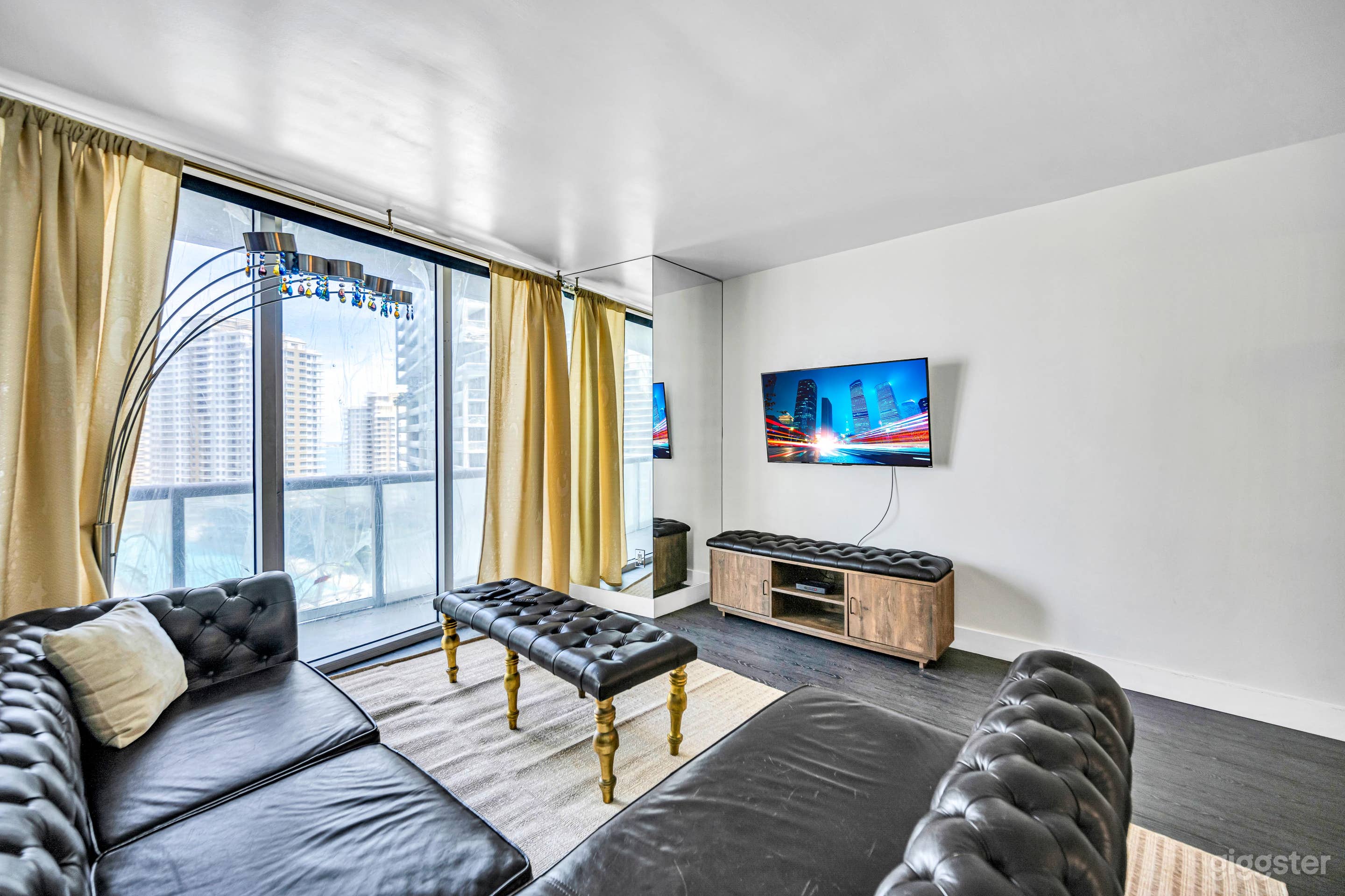 19th Floor Oceanview Luxury Condo in Miami Photo 1