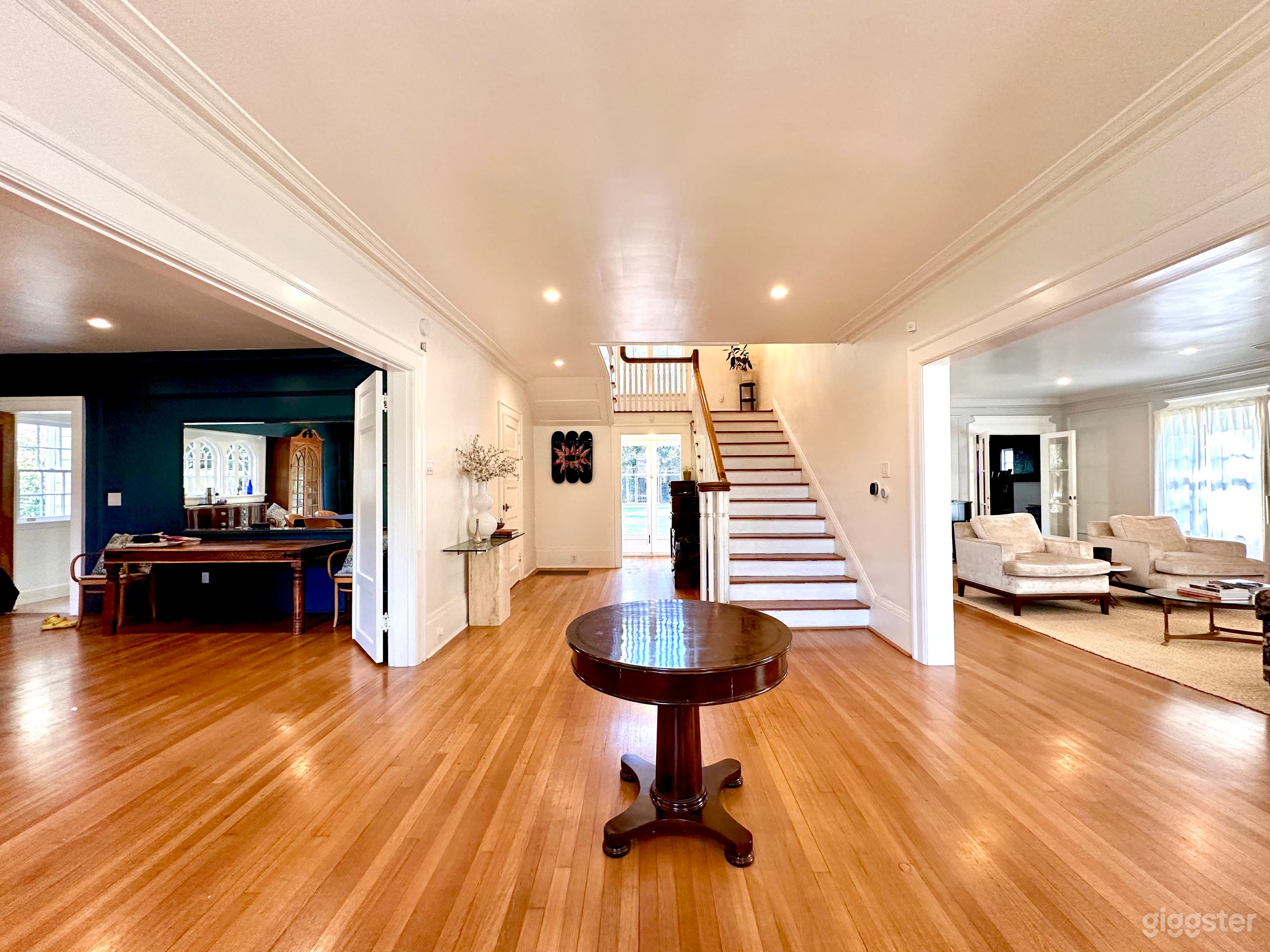 Quintessential Colonial with Large Lot in LA  Photo 3