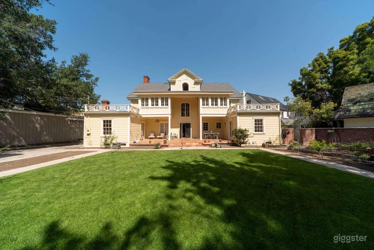 Quintessential Colonial with Large Lot in LA  Photo 2