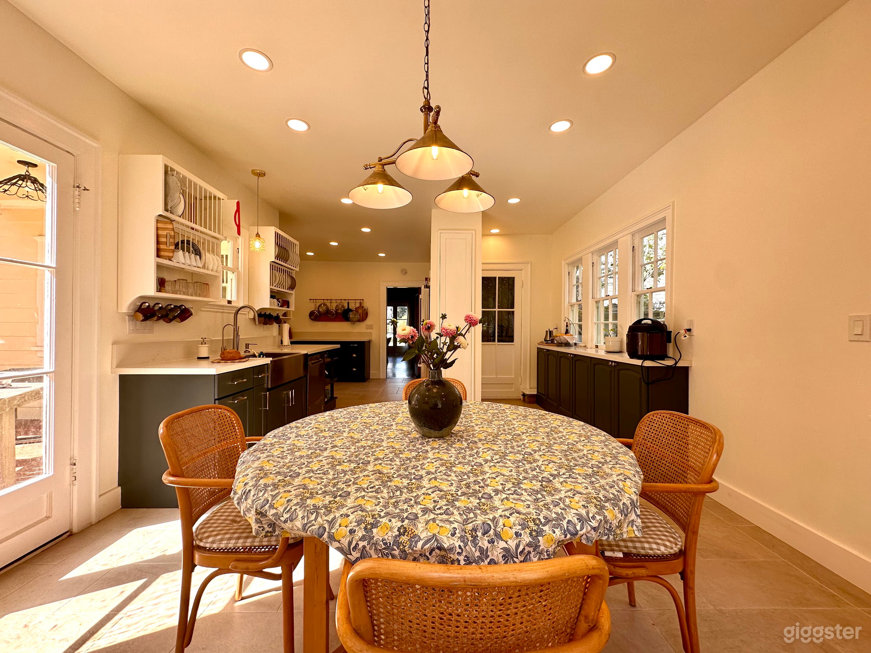 Quintessential Colonial with Large Lot in LA  Photo 4