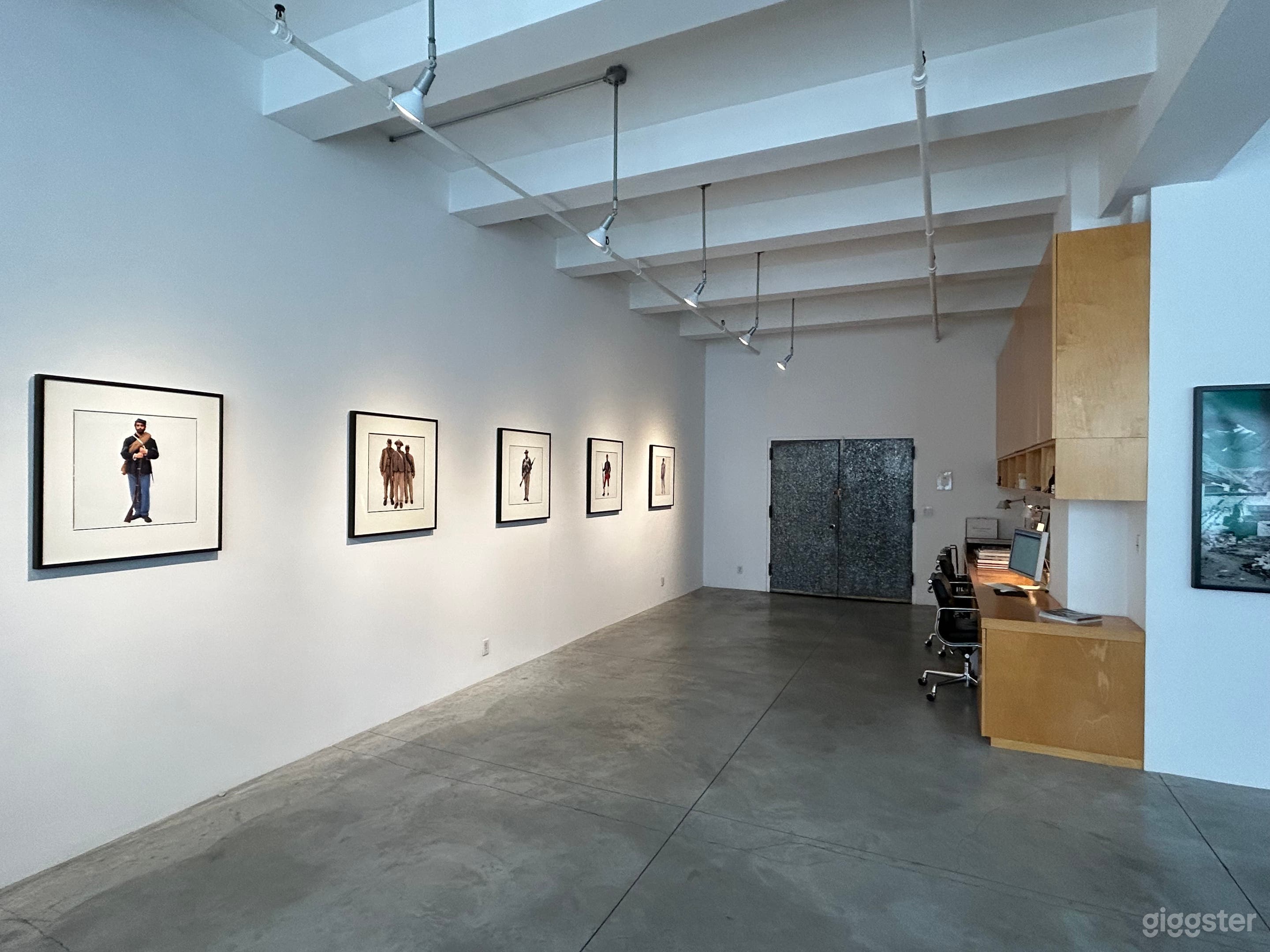 Sunny Midtown Manhattan South facing Studio Photo 4