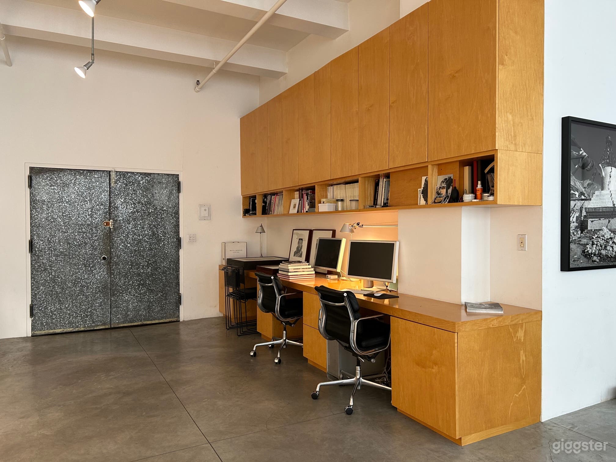 Sunny Midtown Manhattan South facing Studio Photo 3