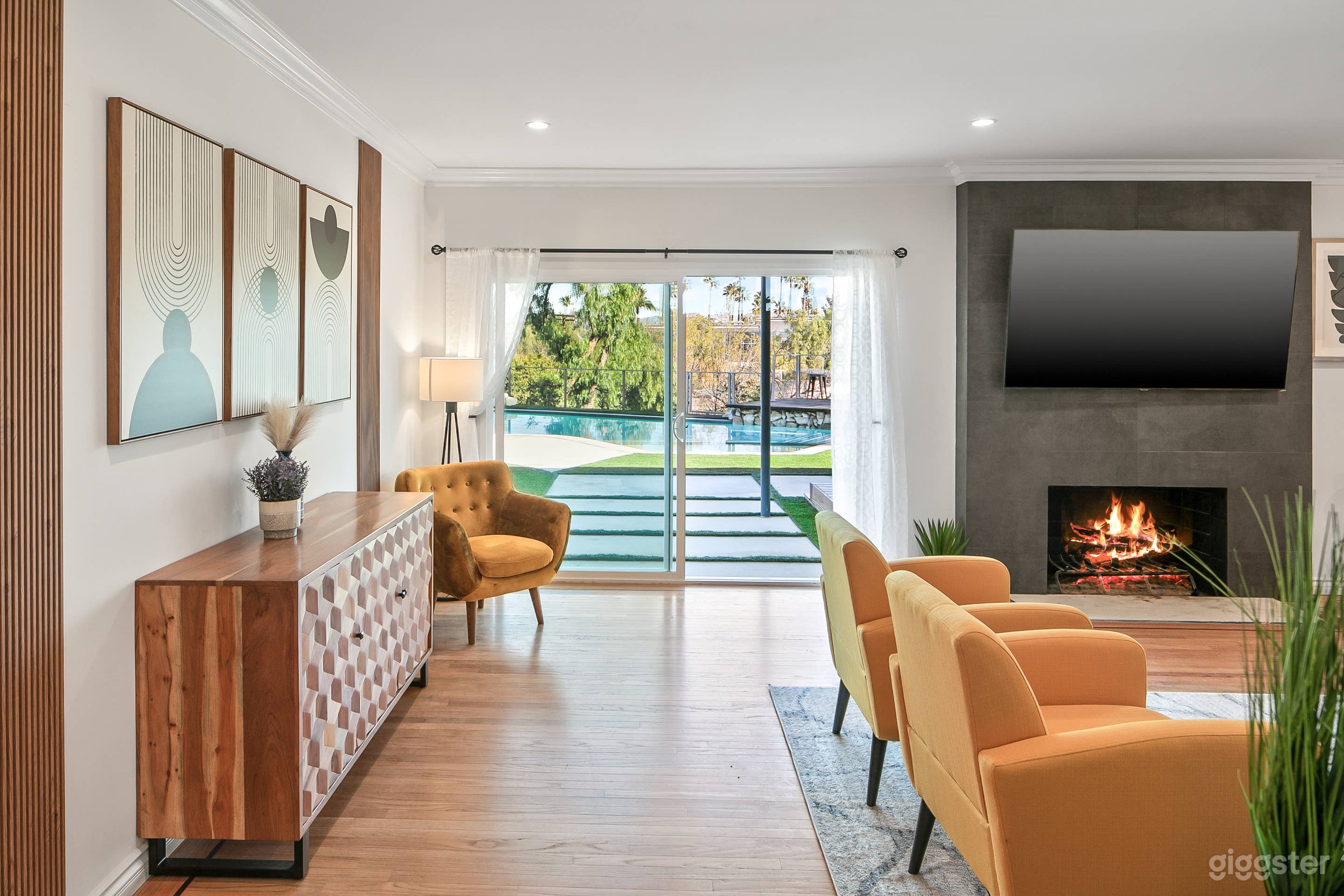 Stunning City view, Pool Home Photo 3