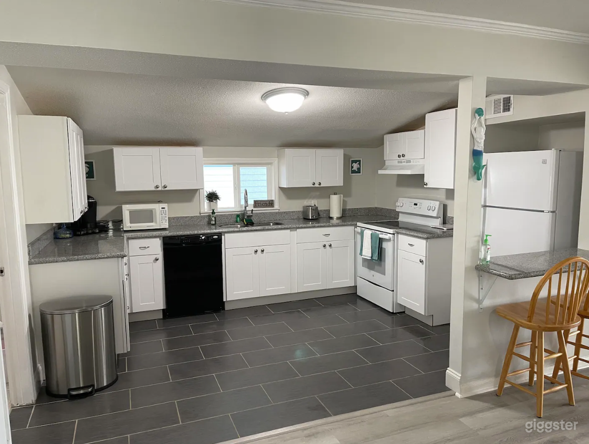 Beautiful Waterfront Home Photo 3