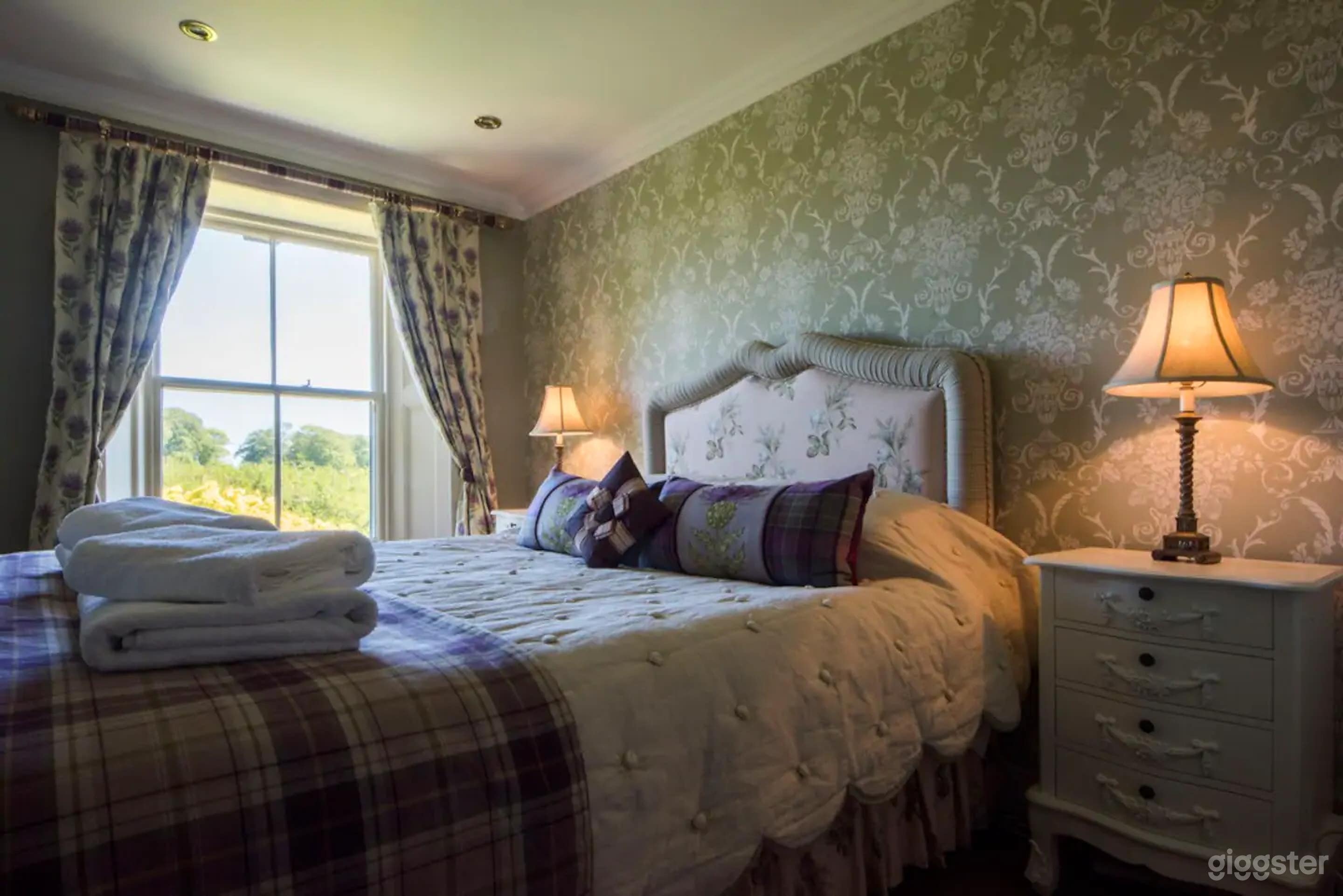 Sir Jim Barrie Suite in a Mansion Photo 3